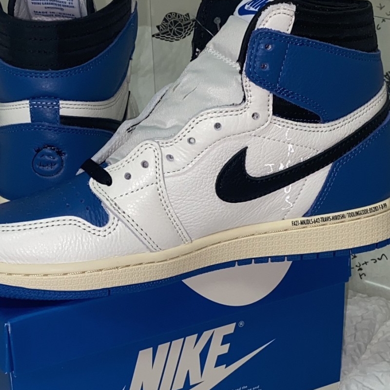 Jordan 1 x Travis Scott x Fragment Retro High OG SP Military Blue 착용 스타일 - 3