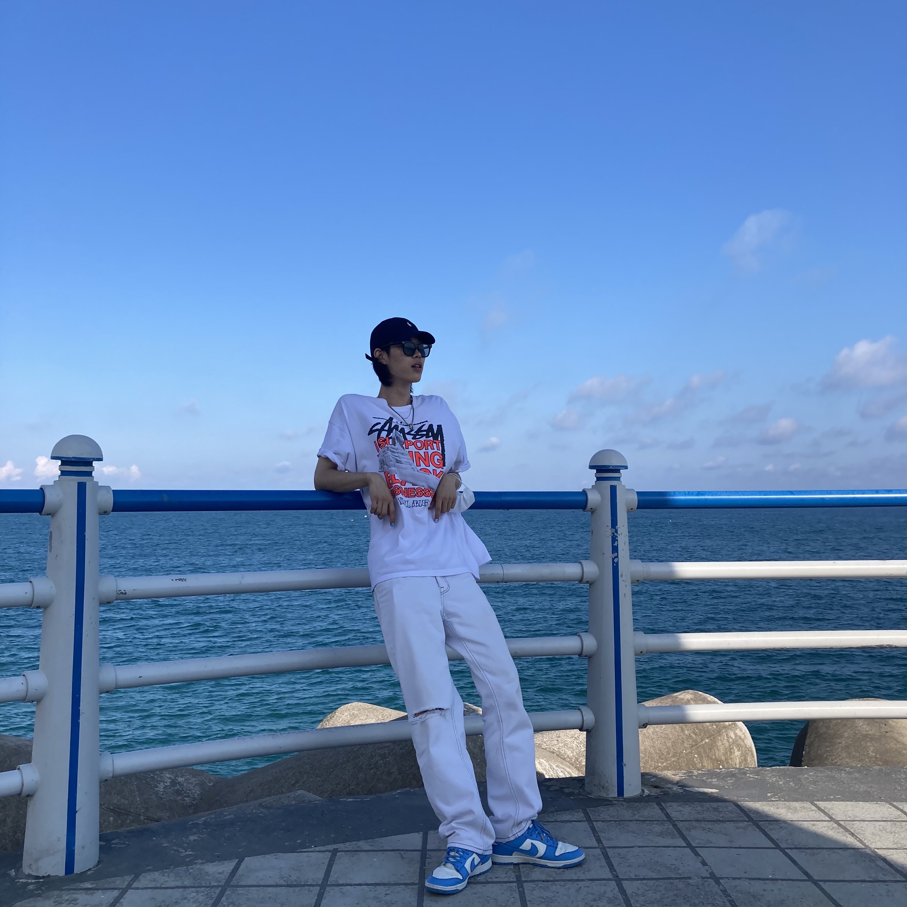 (W) Nike Dunk Low Coast, Stussy x Off-White 40 WT T-Shirt 착용 스타일