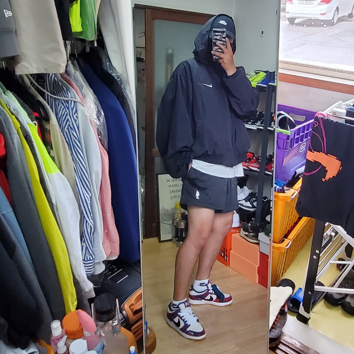 Nike x Fear of God Basketball Shorts Off Noir, Nike x Fear of God Bomber Hooded Jacket Black 착용 스타일 - 1