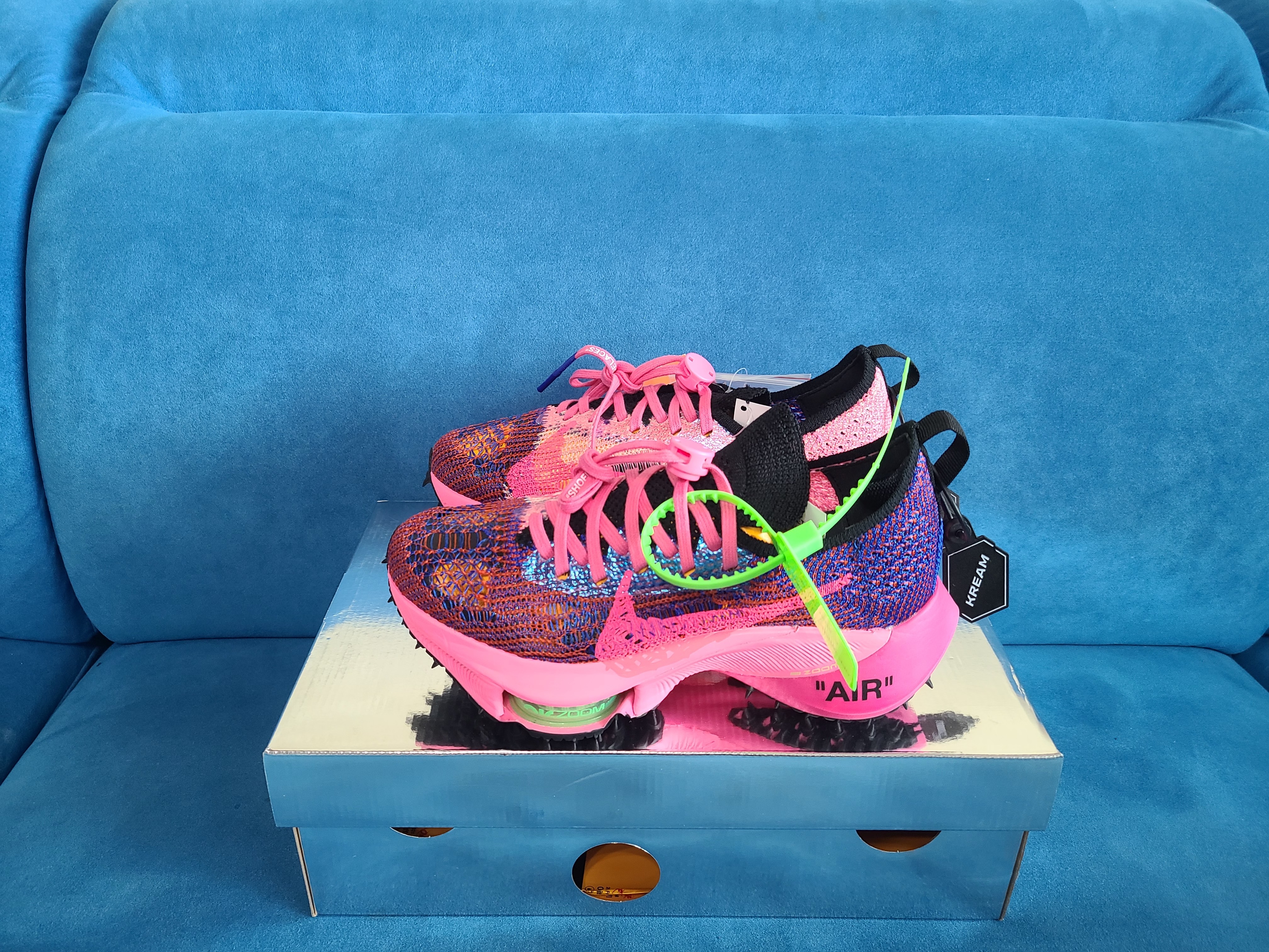 Nike x Off-White Air Zoom Tempo Next% Pink Glow 착용 스타일 - 1