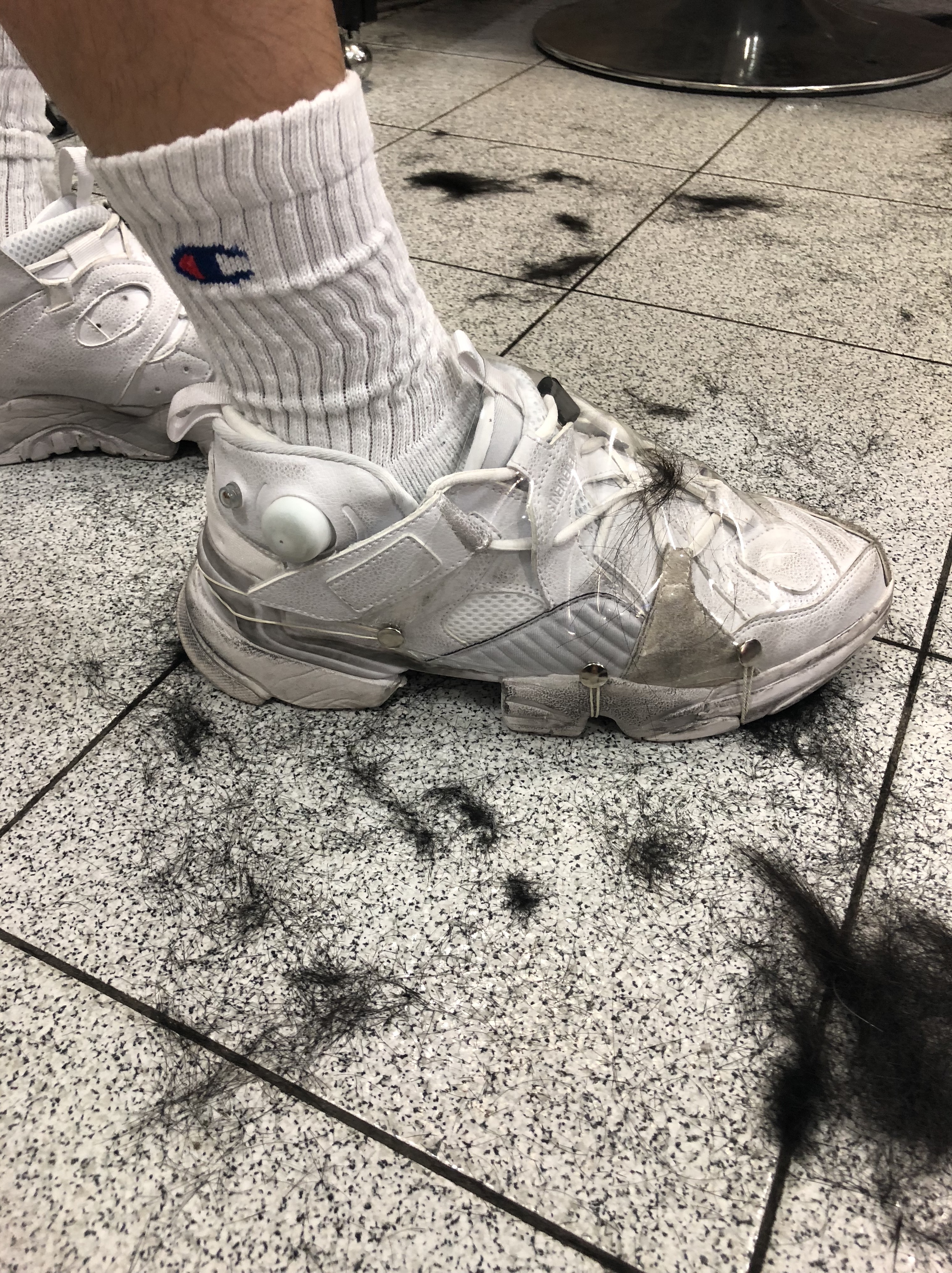 Reebok x Vetements Genetically Modified Pump Dirty White 착용 스타일
