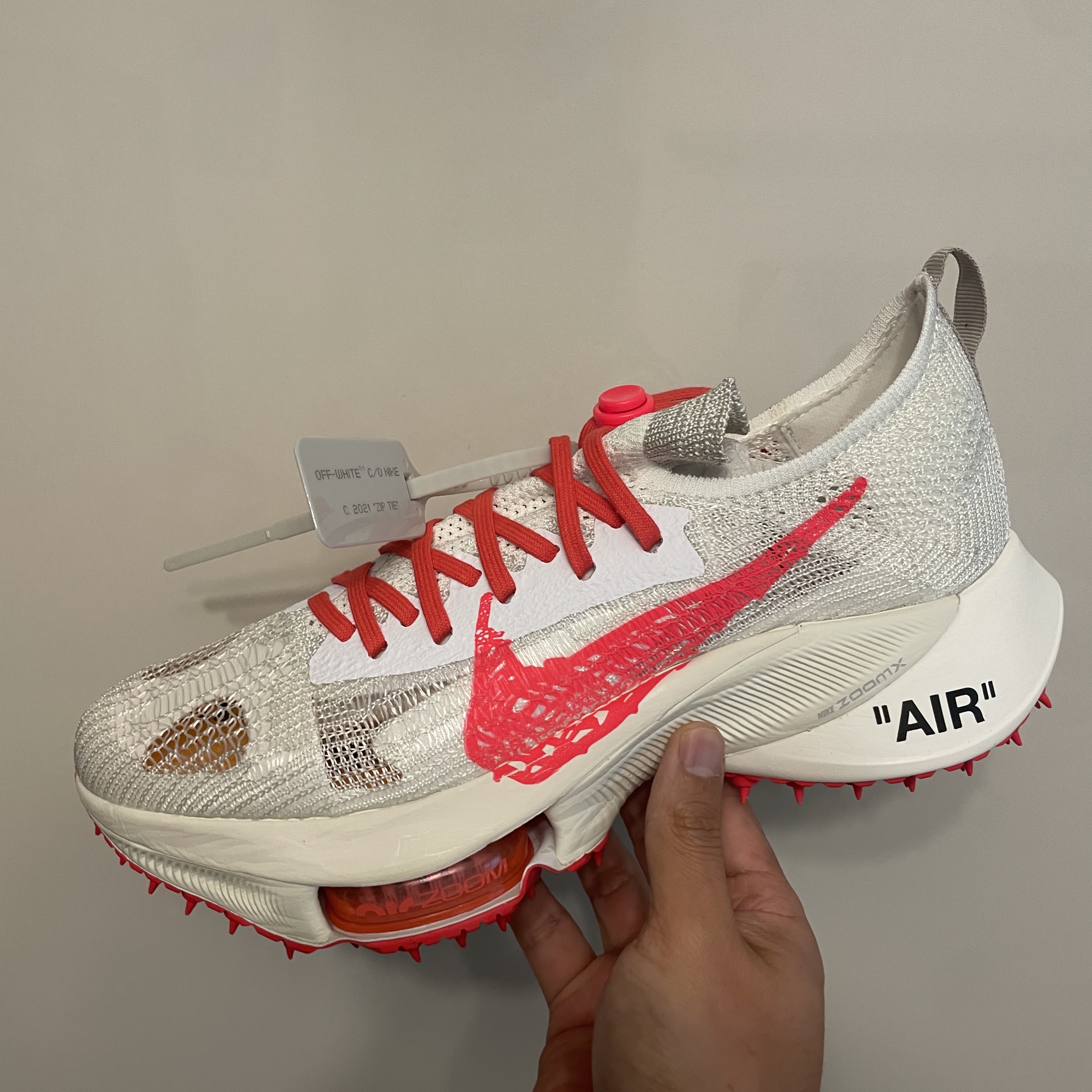 Nike x Off-White Air Zoom Tempo Next% Solar Red 착용 스타일