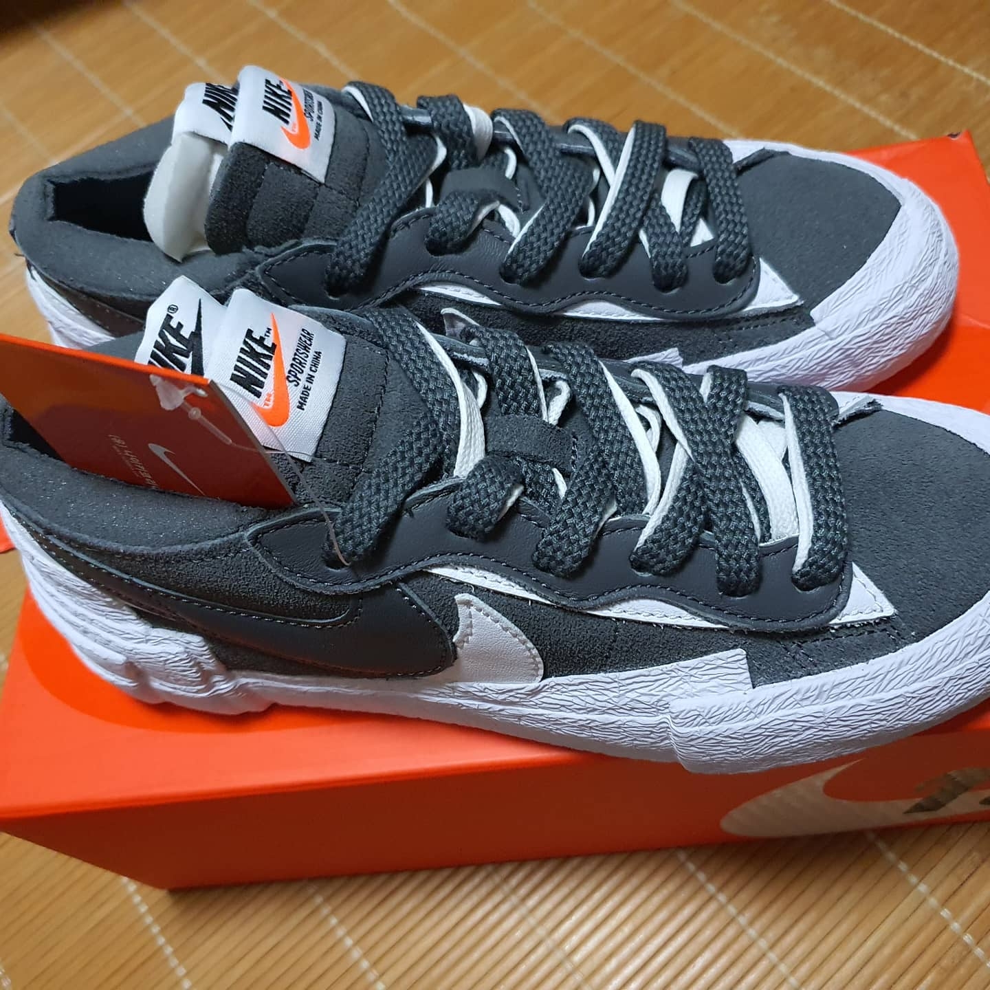 Nike x Sacai Blazer Low Iron Grey 착용 스타일 - 3
