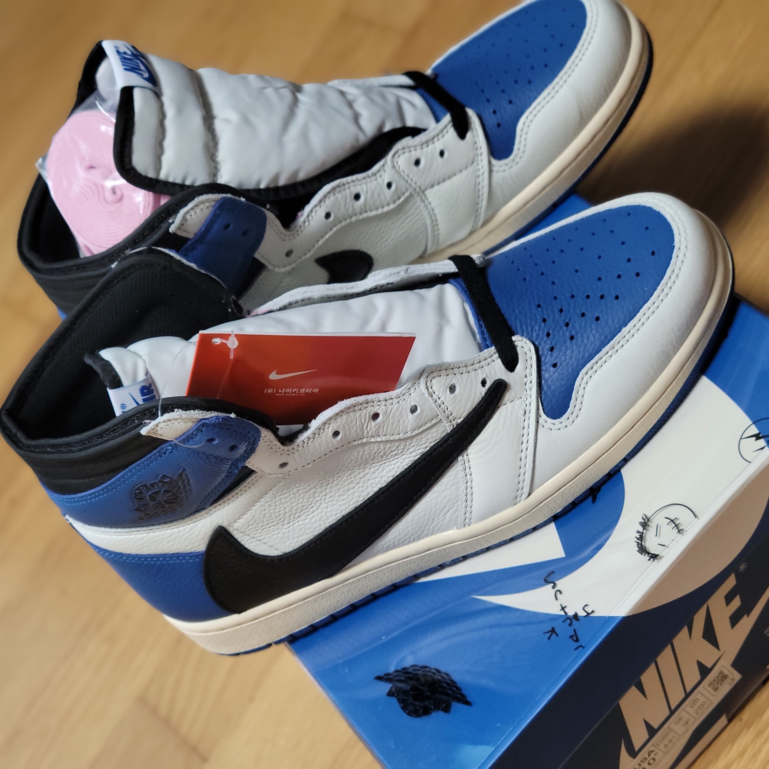 Jordan 1 x Travis Scott x Fragment Retro High OG SP Military Blue 착용 스타일 - 2