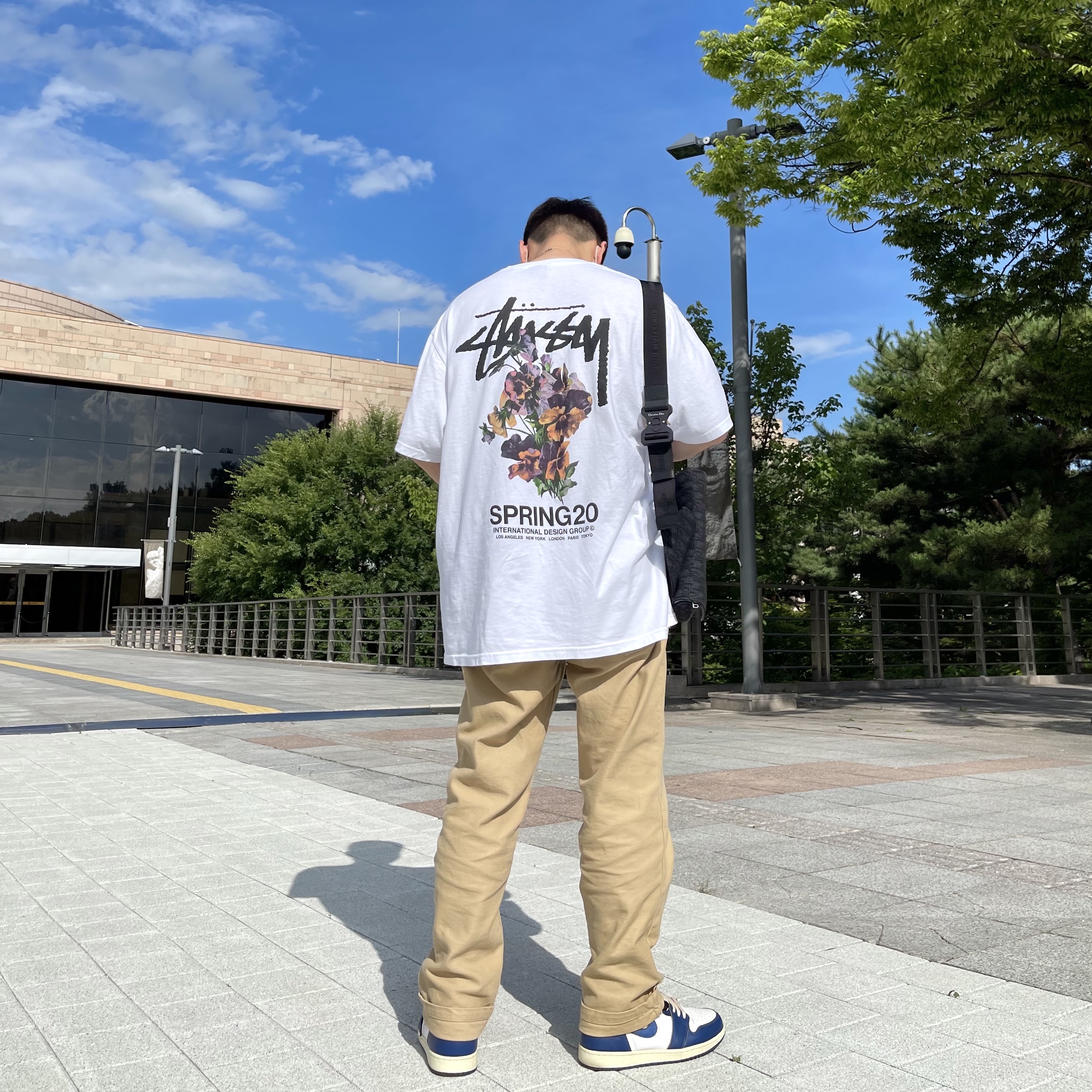 Stussy Bouquet T-Shirt White, Jordan 1 x Union Retro High Blue Toe 착용 스타일
