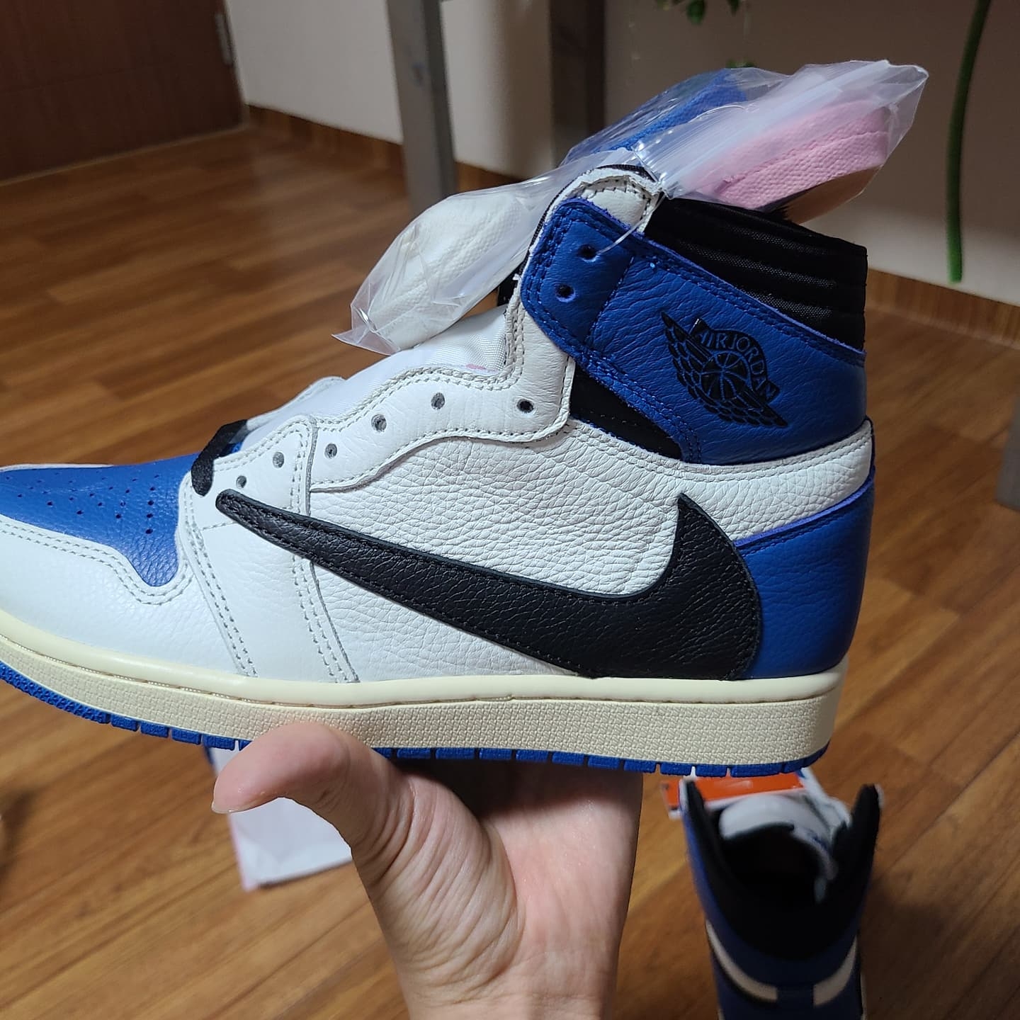 Jordan 1 x Travis Scott x Fragment Retro High OG SP Military Blue 착용 스타일 - 2