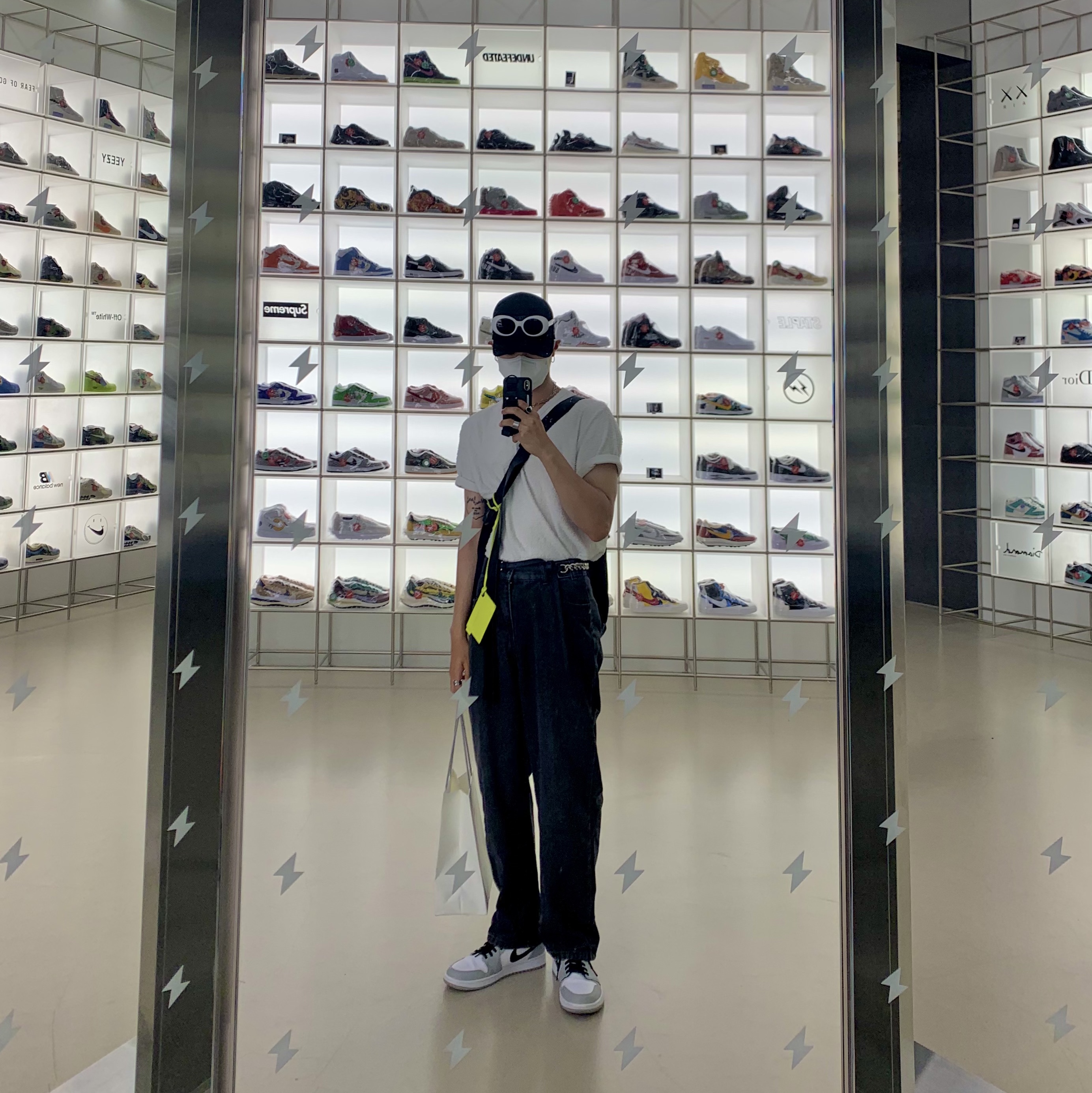 Jordan 1 Mid Light Smoke Grey 착용 스타일