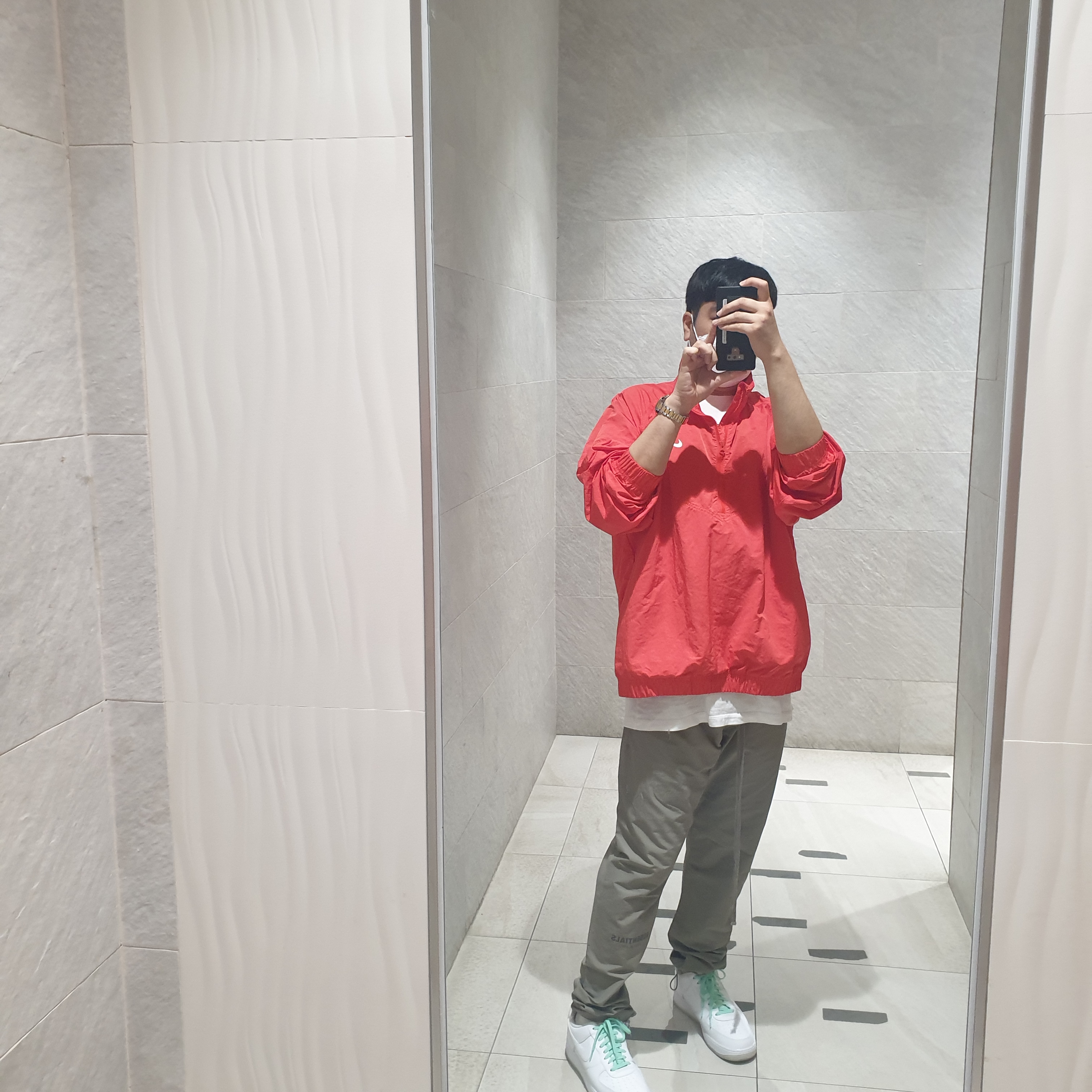Nike x Stussy Windrunner Jacket Habanero Red, Essentials Track Pants Taupe - 21SS 착용 스타일 - 1