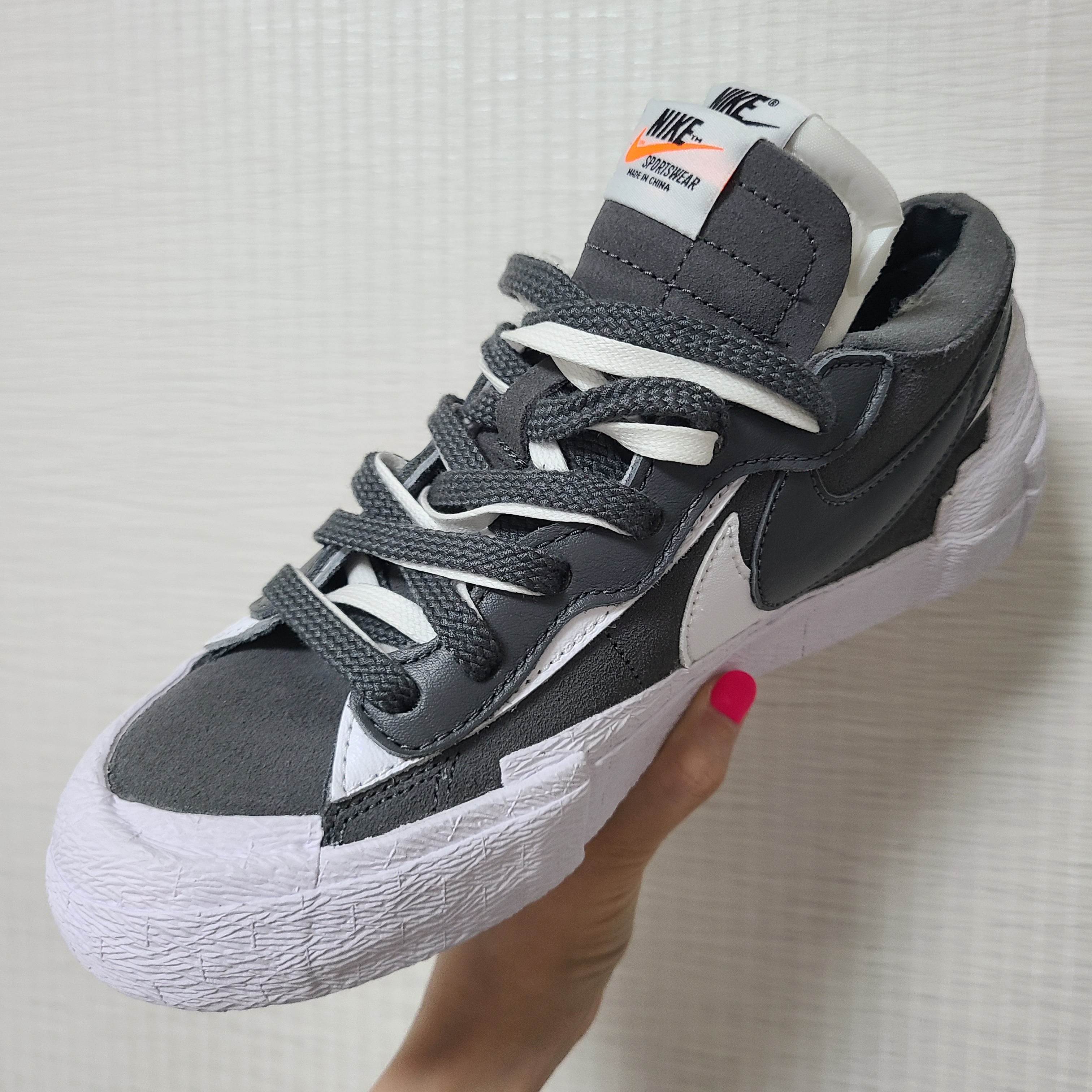 Nike x Sacai Blazer Low Iron Grey 착용 스타일 - 2