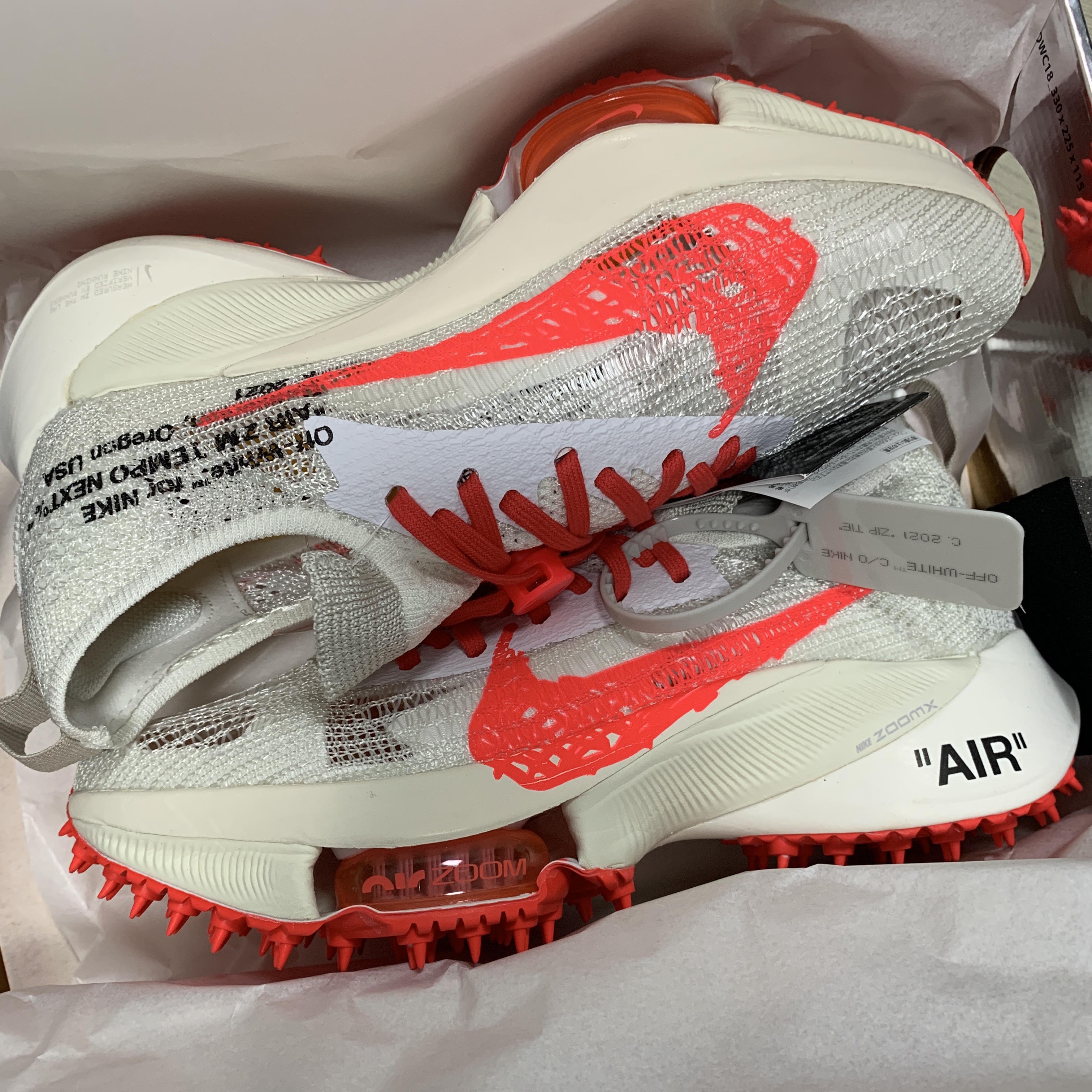 Nike x Off-White Air Zoom Tempo Next% Solar Red 착용 스타일 - 2