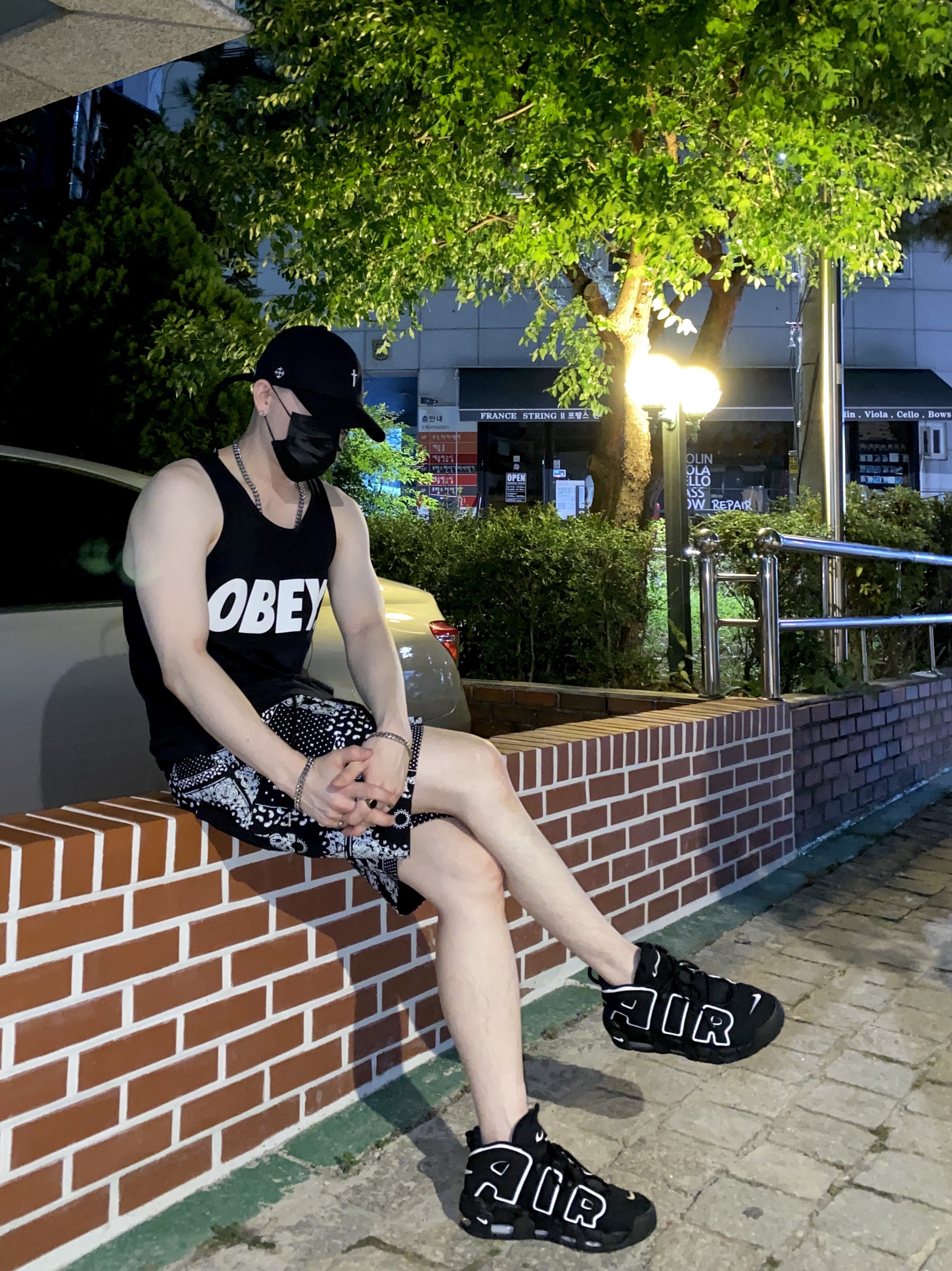 Nike Air More Uptempo Black White 2020, Nike Dunk High Retro Black and White 착용 스타일 - 1