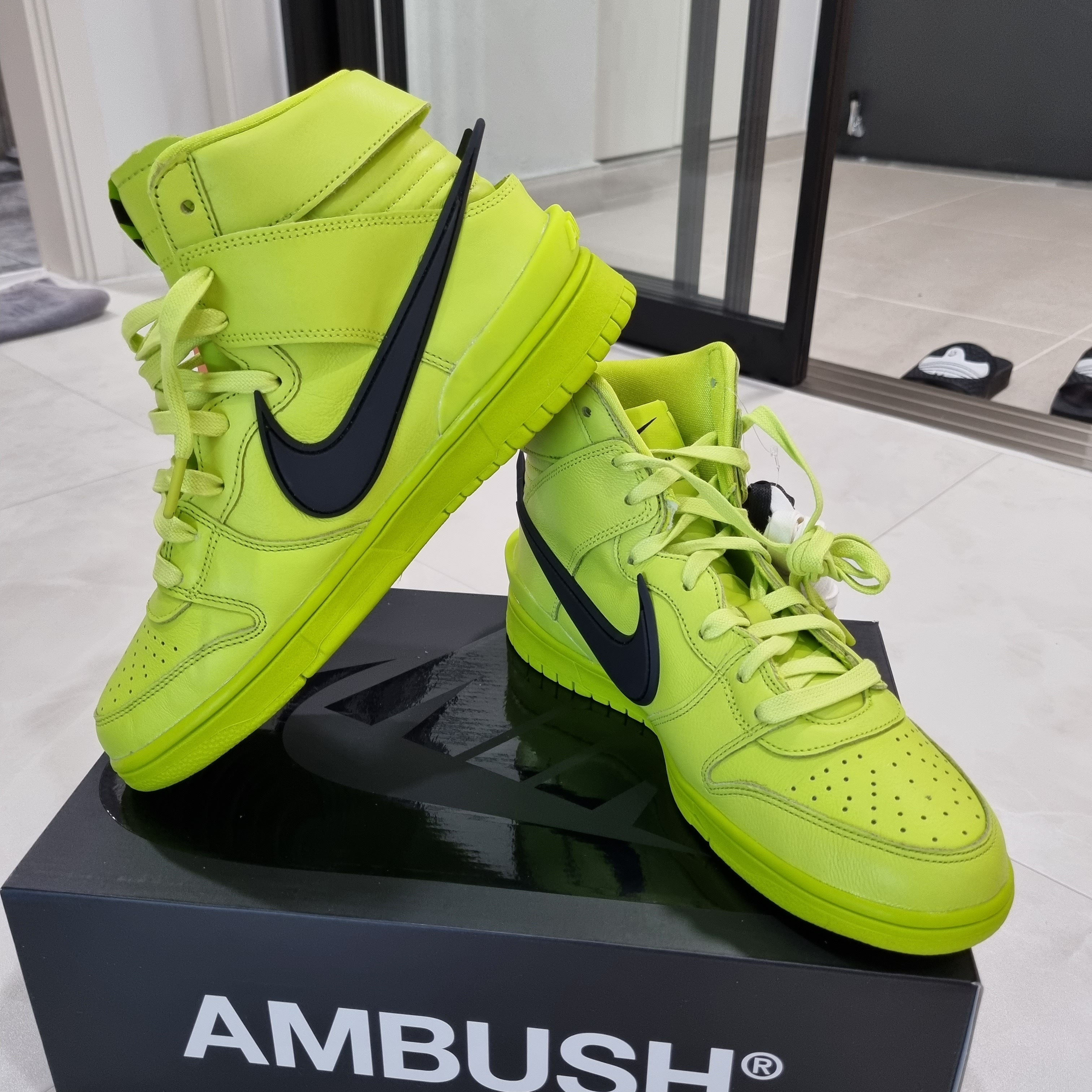 Nike x Ambush Dunk High Flash Lime 착용 스타일 - 2