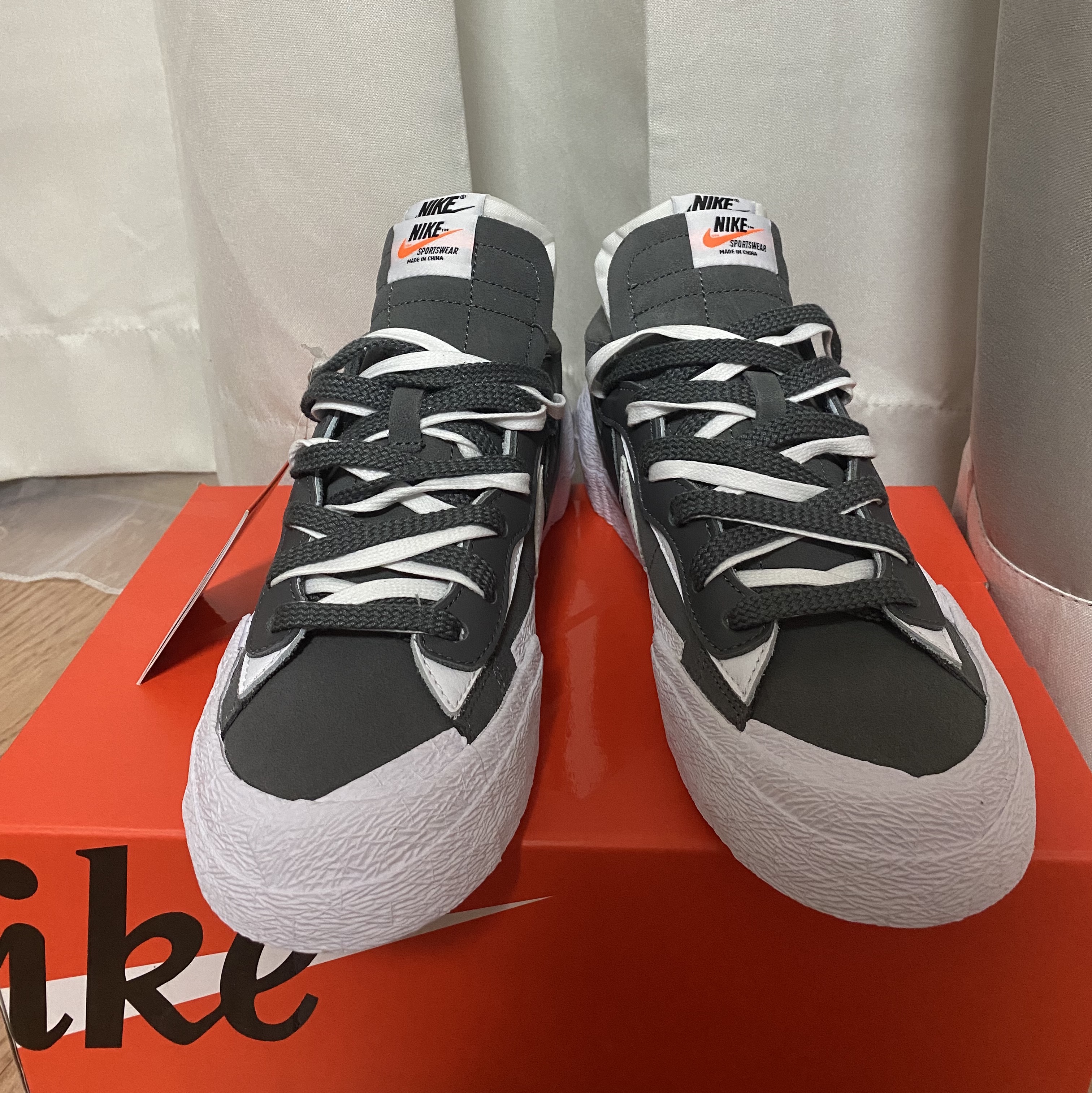 Nike x Sacai Blazer Low Iron Grey 착용 스타일 - 2