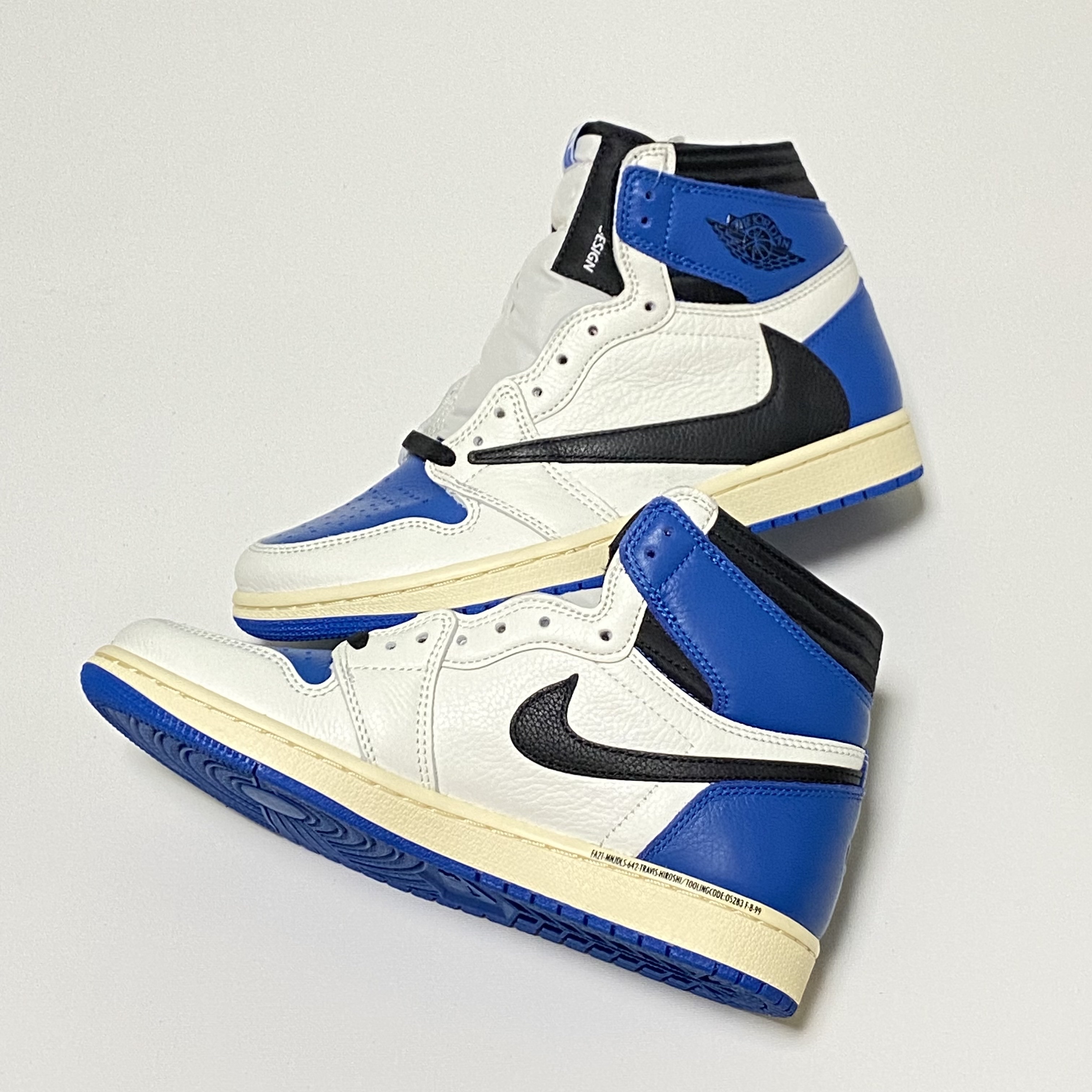 Jordan 1 x Travis Scott x Fragment Retro High OG SP Military Blue 착용 스타일 - 3
