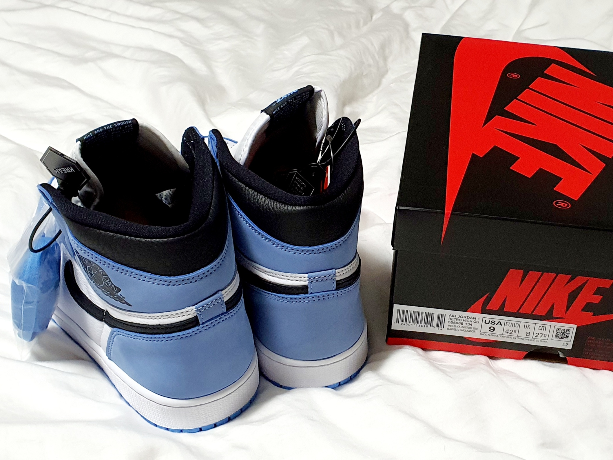 Jordan 1 Retro High OG University Blue 착용 스타일 - 4