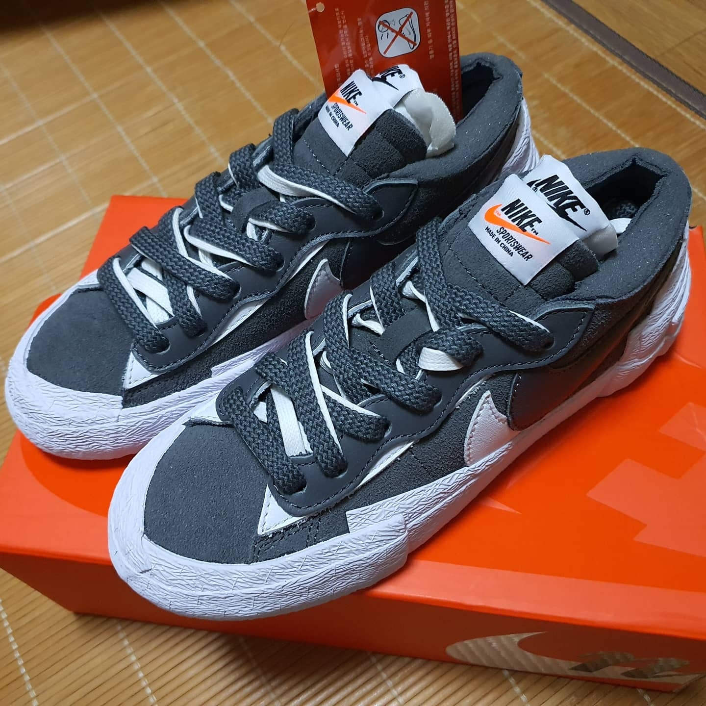 Nike x Sacai Blazer Low Iron Grey 착용 스타일 - 2