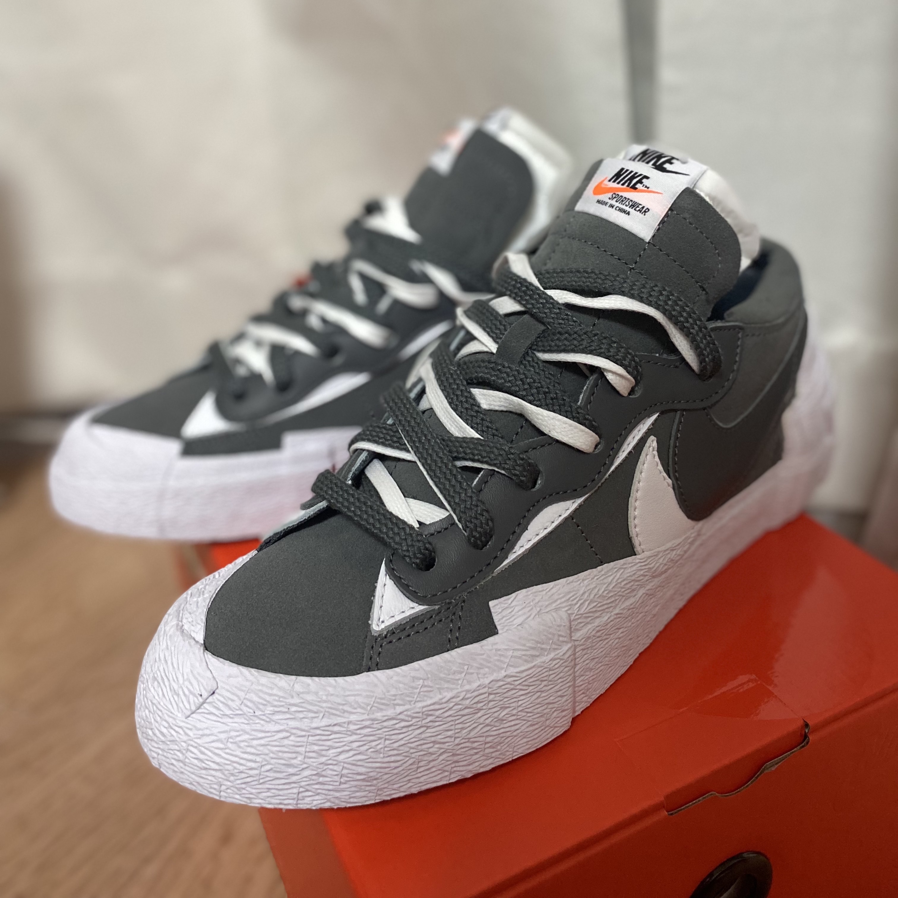 Nike x Sacai Blazer Low Iron Grey 착용 스타일 - 1