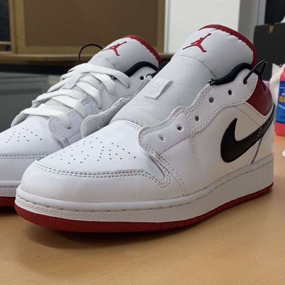 Jordan 1 Retro High OG Chicago 2015, Jordan 1 Low White Red Black 착용 스타일 - 2