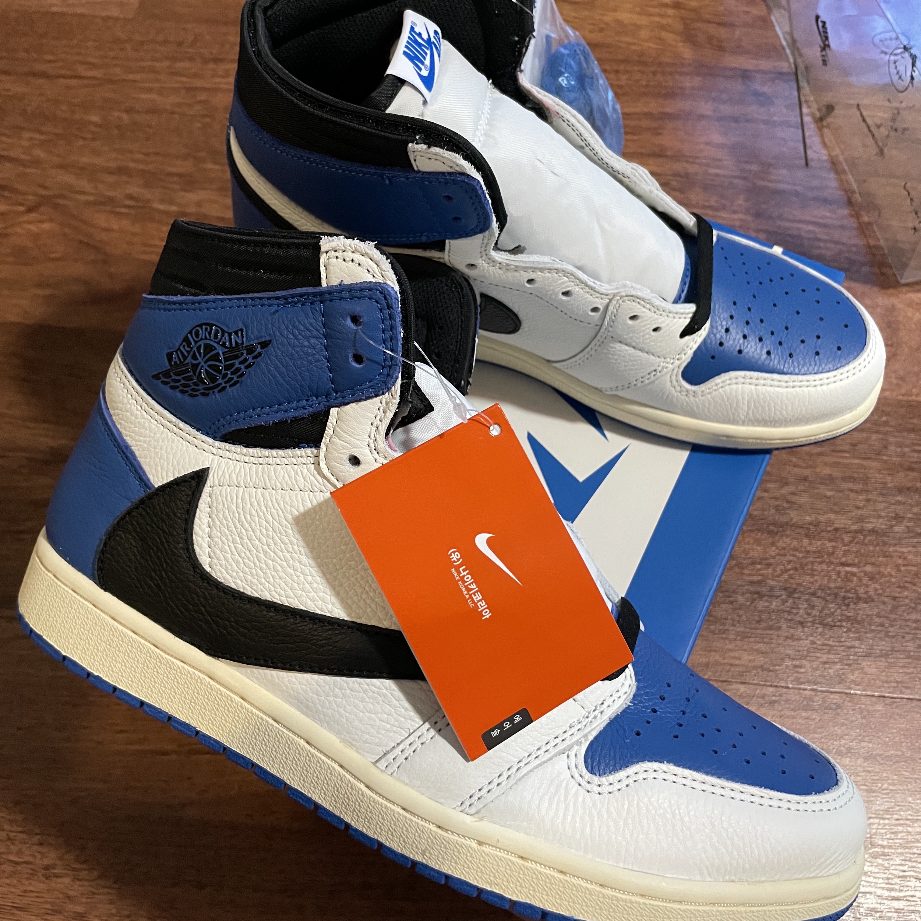 Jordan 1 x Travis Scott x Fragment Retro High OG SP Military Blue 착용 스타일 - 2