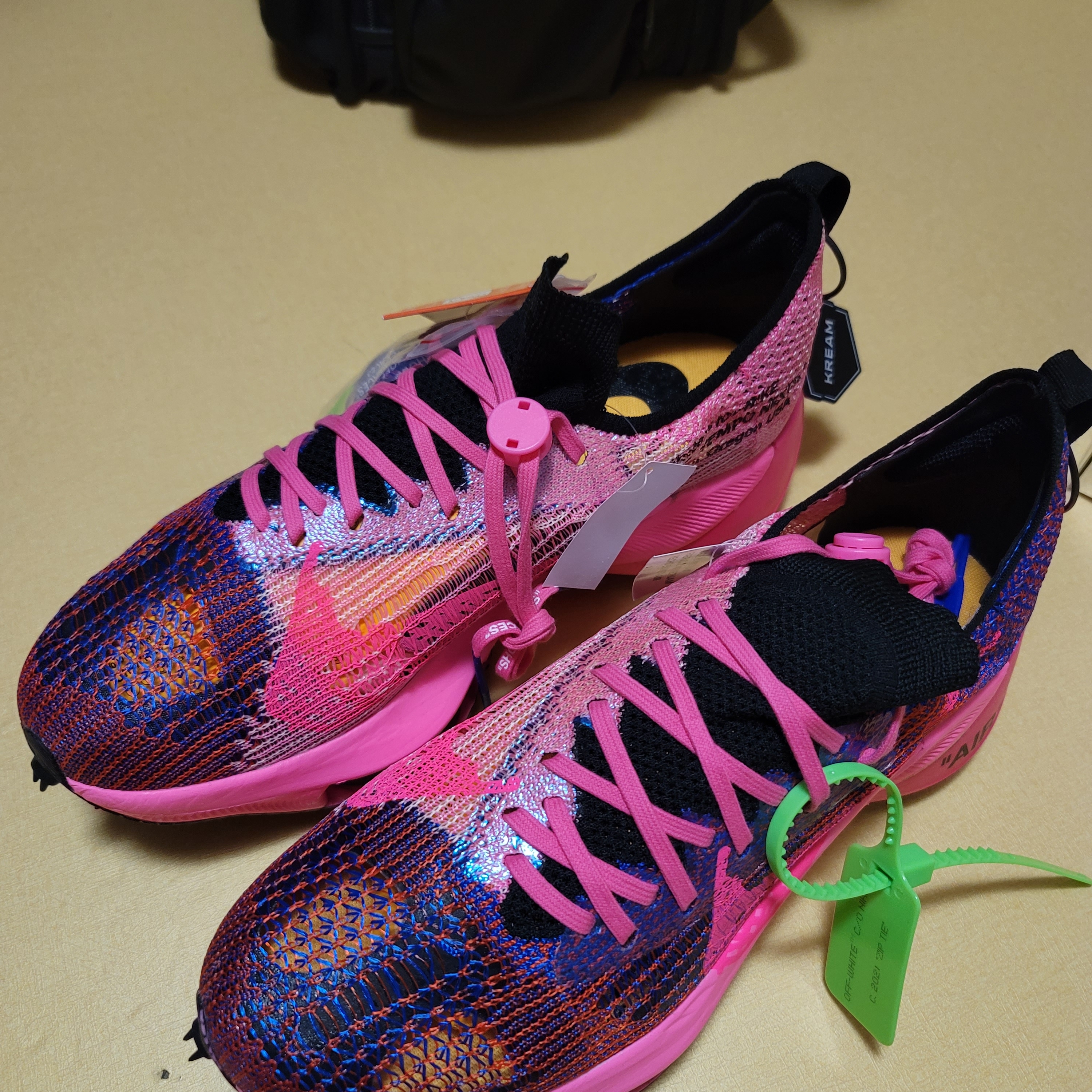 Nike x Off-White Air Zoom Tempo Next% Pink Glow 착용 스타일