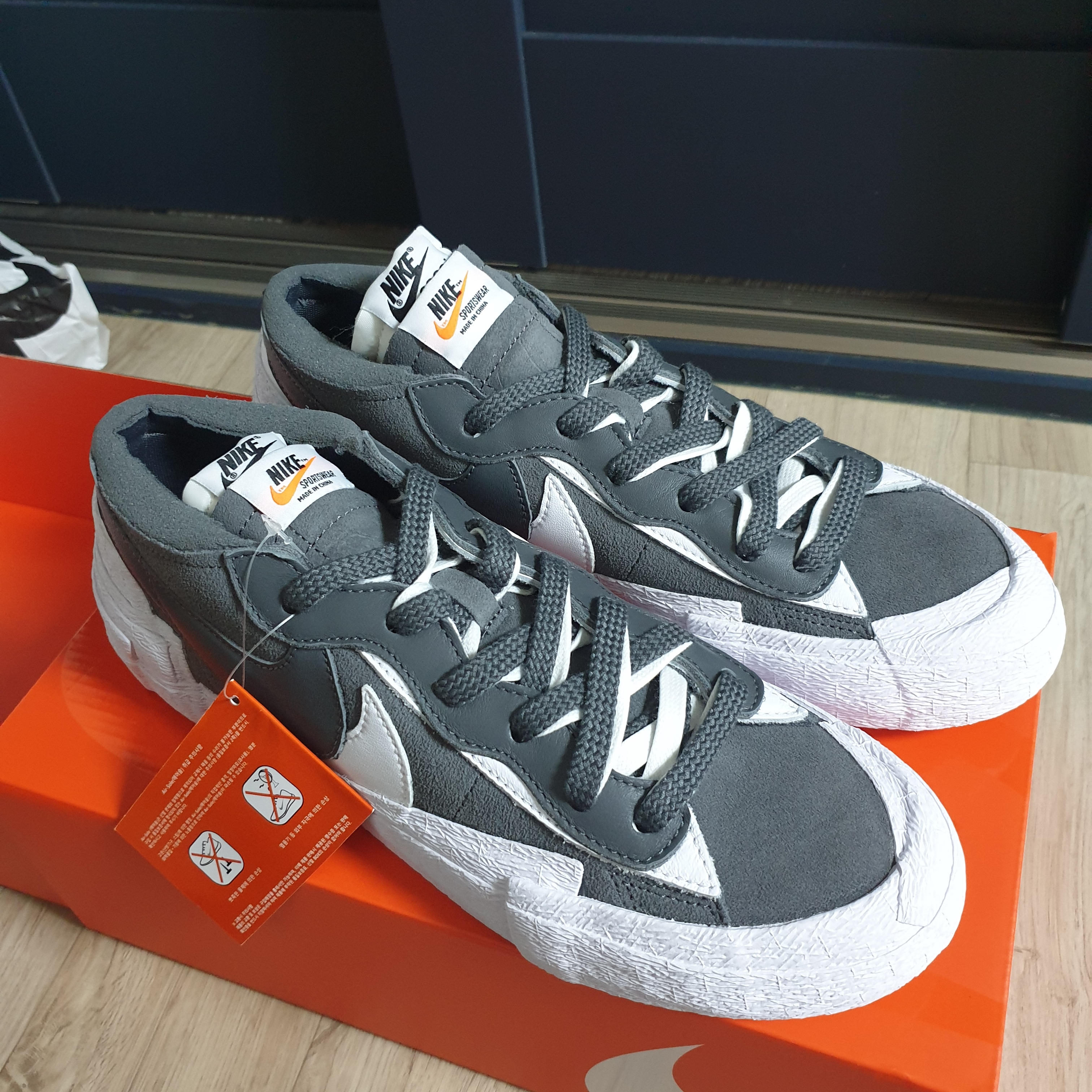 Nike x Sacai Blazer Low Iron Grey 착용 스타일 - 1