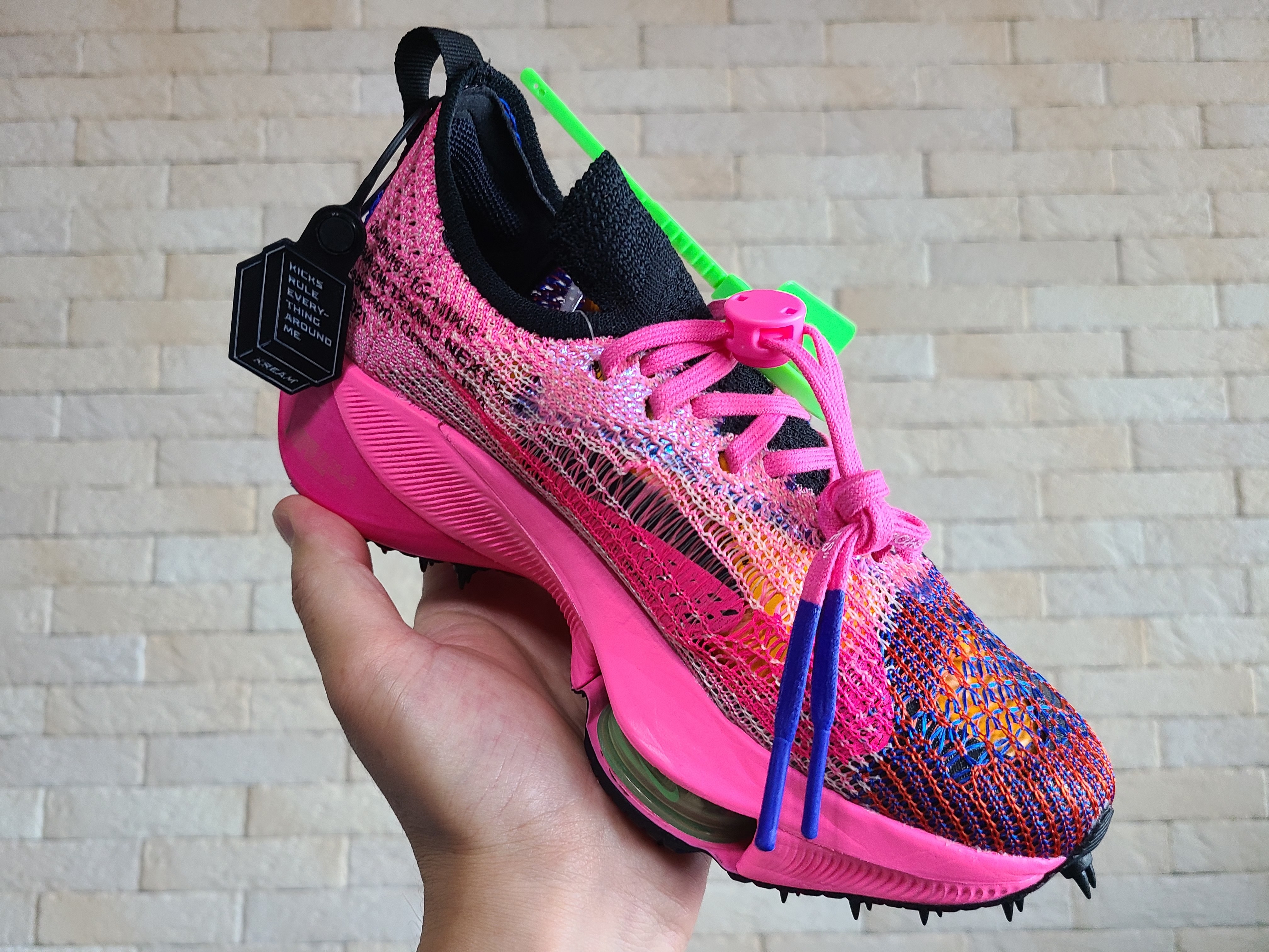 Nike x Off-White Air Zoom Tempo Next% Pink Glow 착용 스타일 - 4