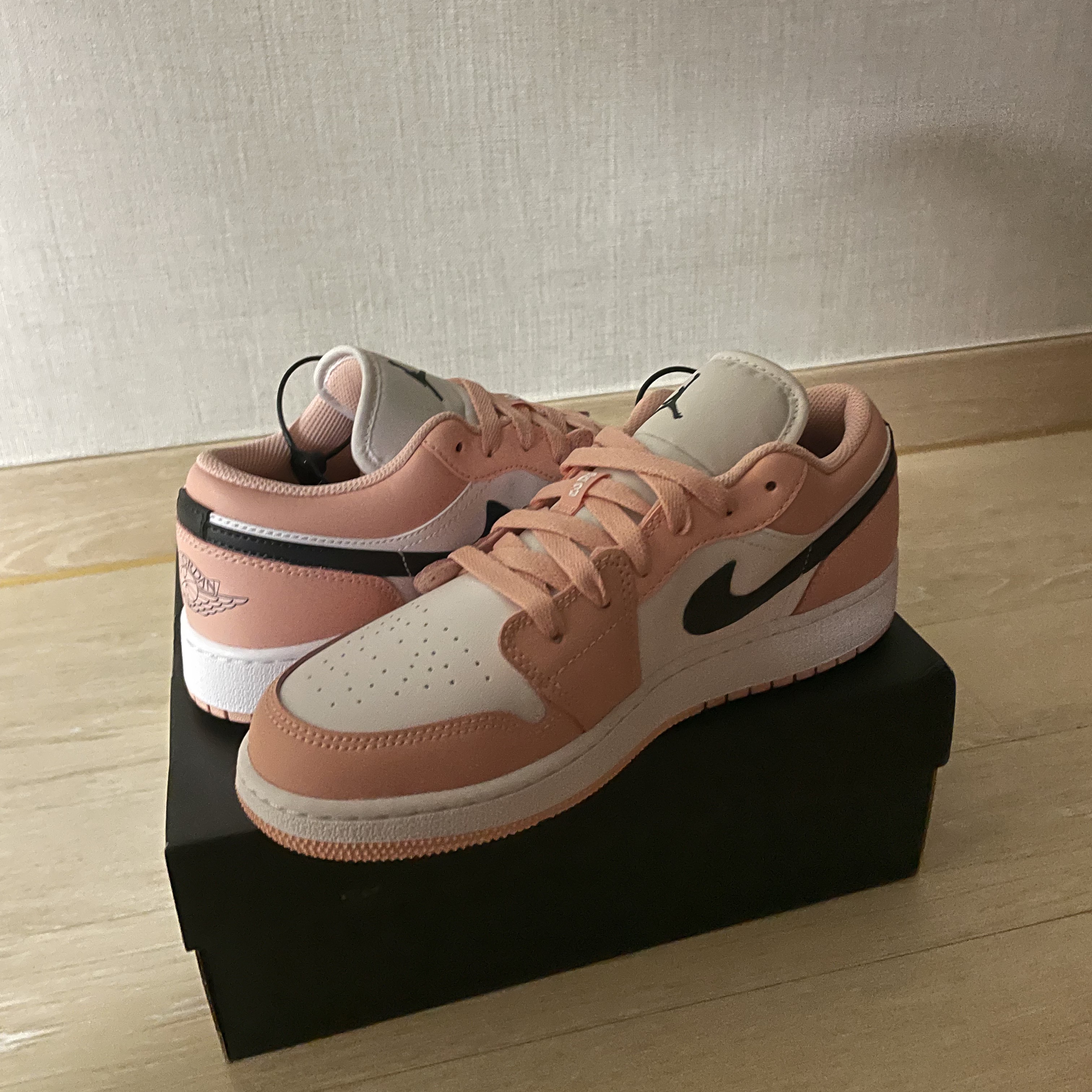 (GS) Jordan 1 Low Light Arctic Pink 착용 스타일