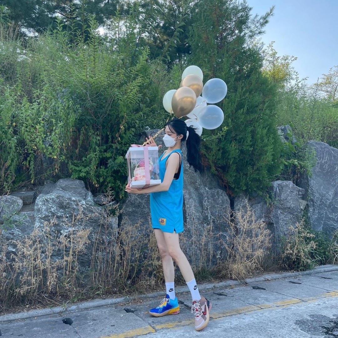 Nike LeBron 18 Low Wile E. vs Roadrunner 착용 스타일 - 4
