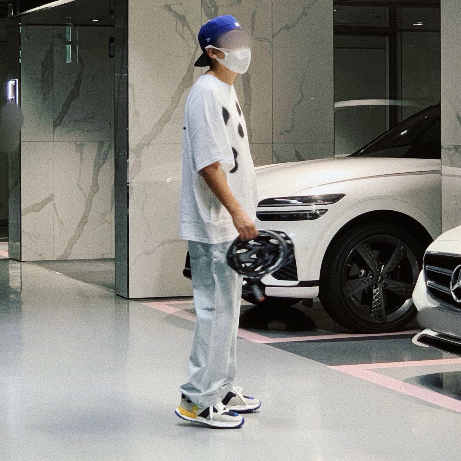 Nike x Off-White NRG Short Sleeve T-Shirt White, Maison Mihara Yasuhiro x Nigel Cabourn FR Army Sneakers Navy 착용 스타일 - 2