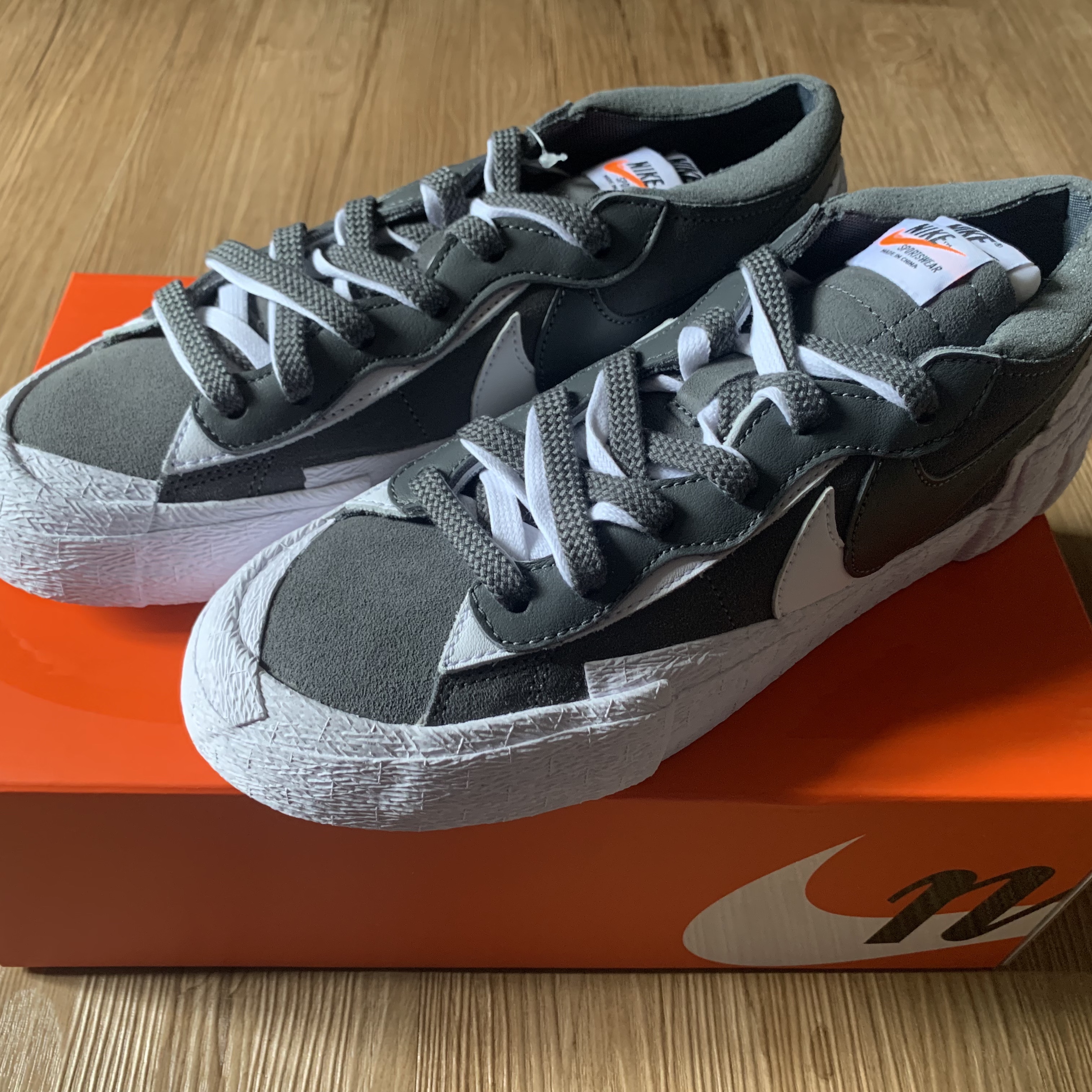 Nike x Sacai Blazer Low Iron Grey 착용 스타일 - 2