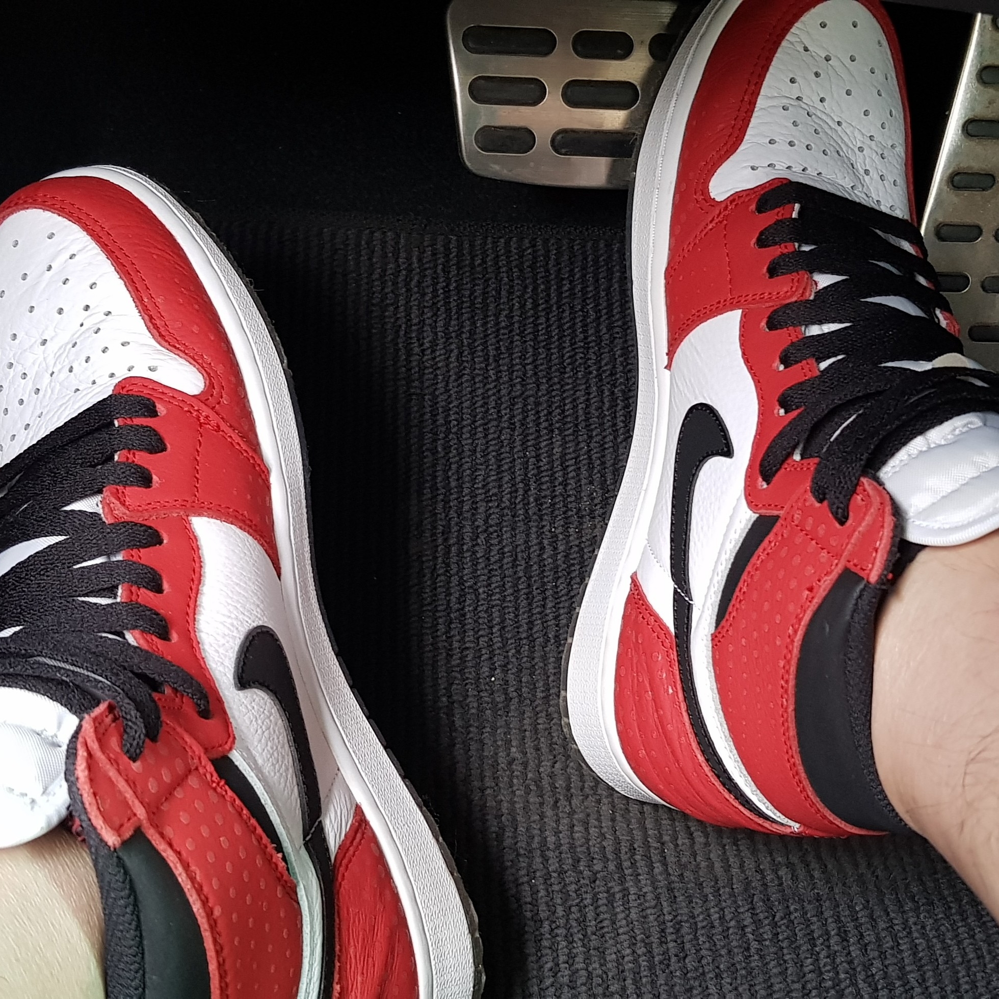 Jordan 1 Retro High Spider-Man Origin Story, Jordan 1 Retro High OG Top 3 착용 스타일 - 1