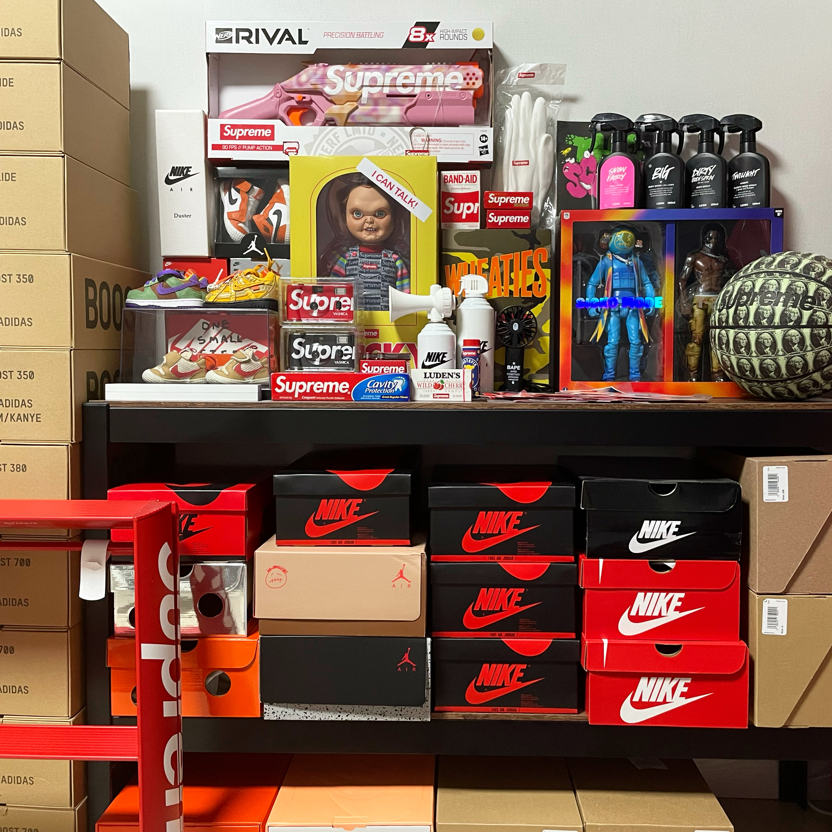 Supreme Chucky Doll - 20FW, Supreme x Nerf Rival Takedown Blaster Pink - 21SS 착용 스타일