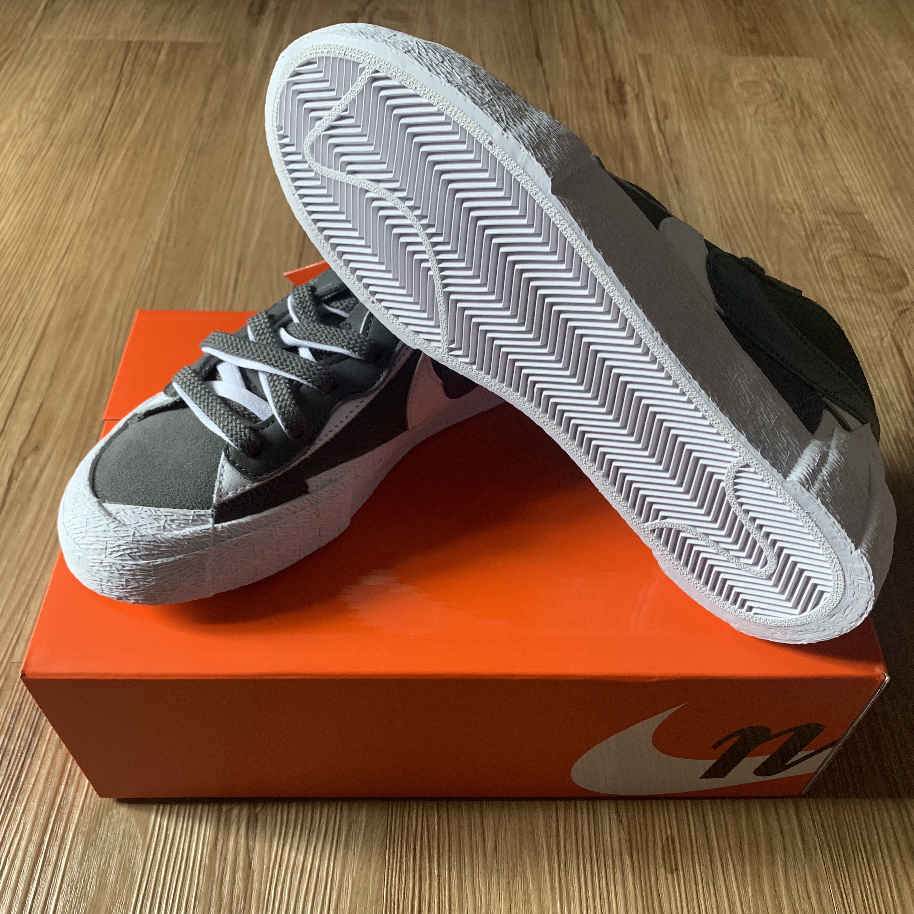 Nike x Sacai Blazer Low Iron Grey 착용 스타일 - 3
