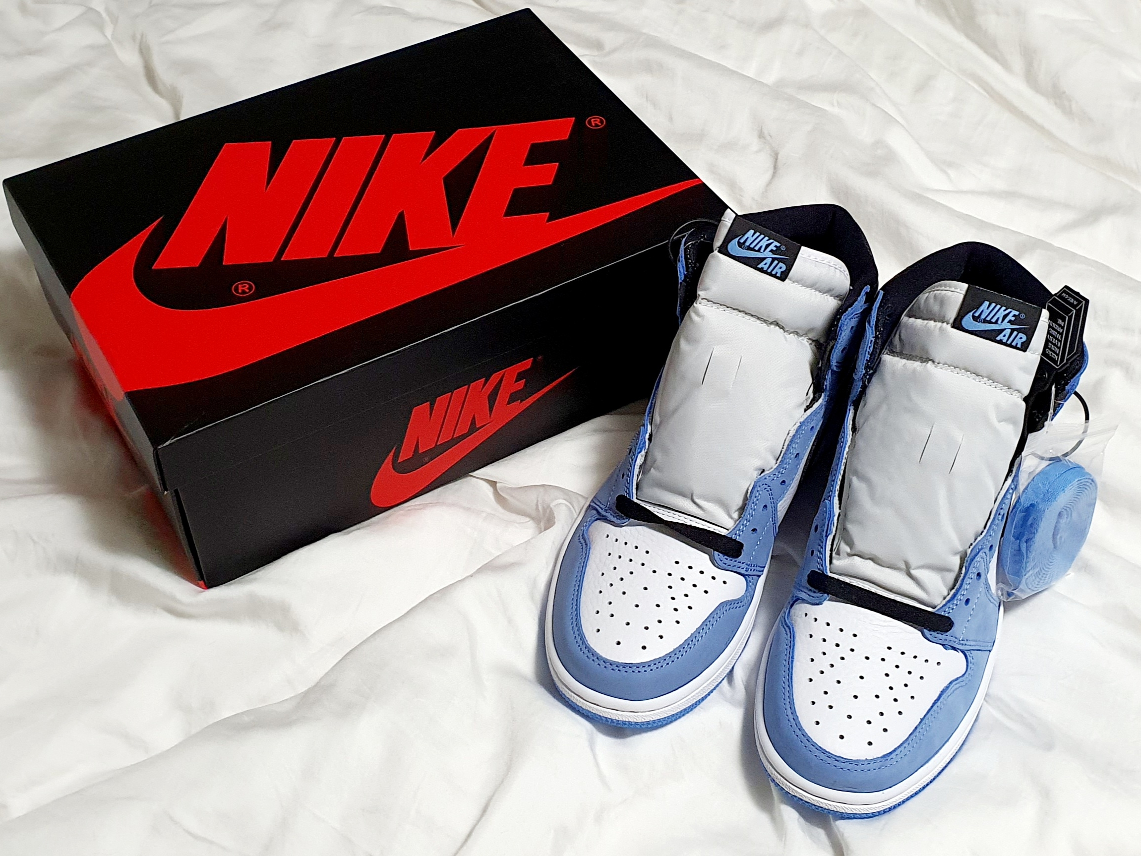 Jordan 1 Retro High OG University Blue 착용 스타일 - 3
