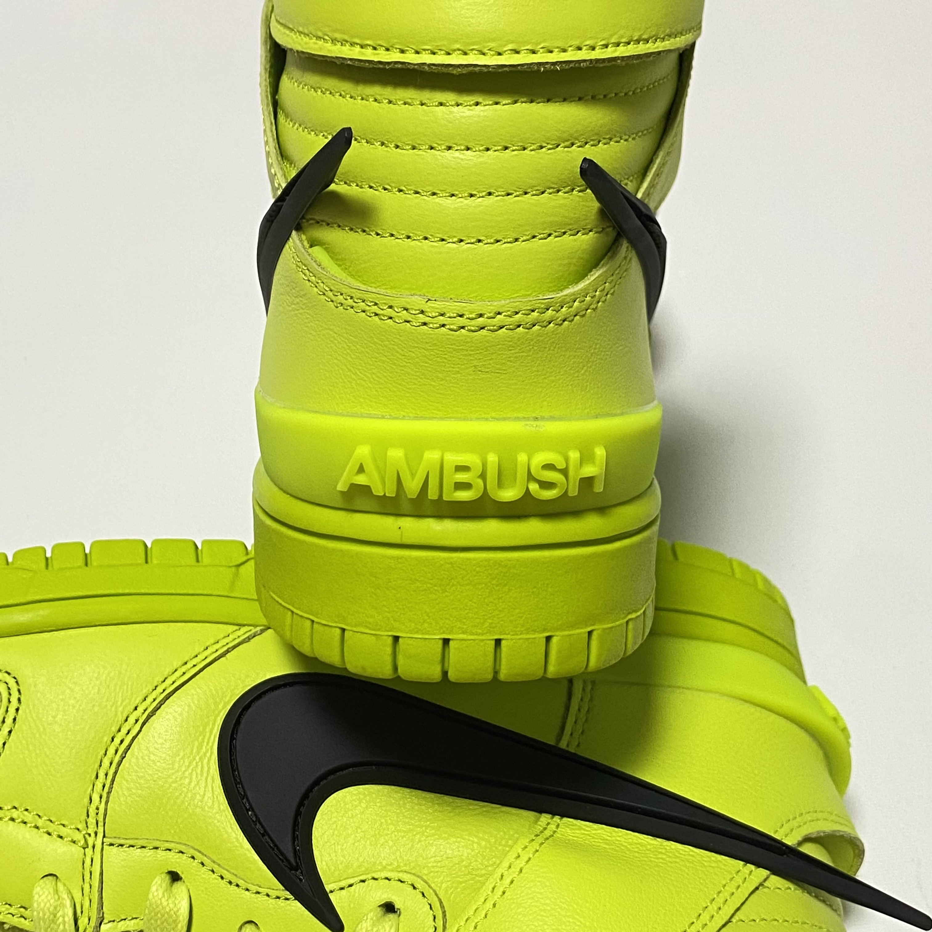 Nike x Ambush Dunk High Flash Lime 착용 스타일 - 4