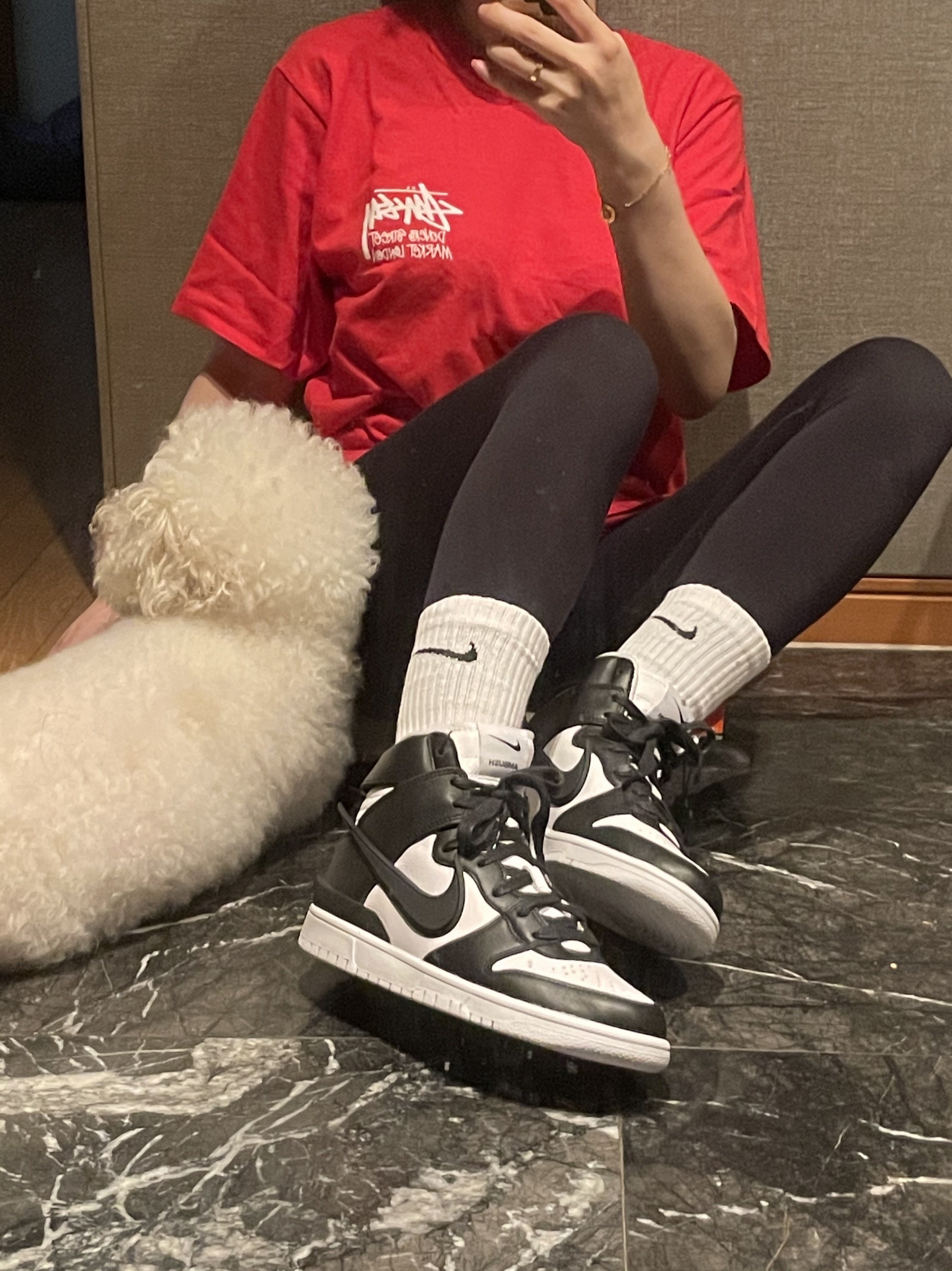Stussy Stock DSM London T-Shirt Red, Nike x Ambush Dunk High Black 착용 스타일 - 1
