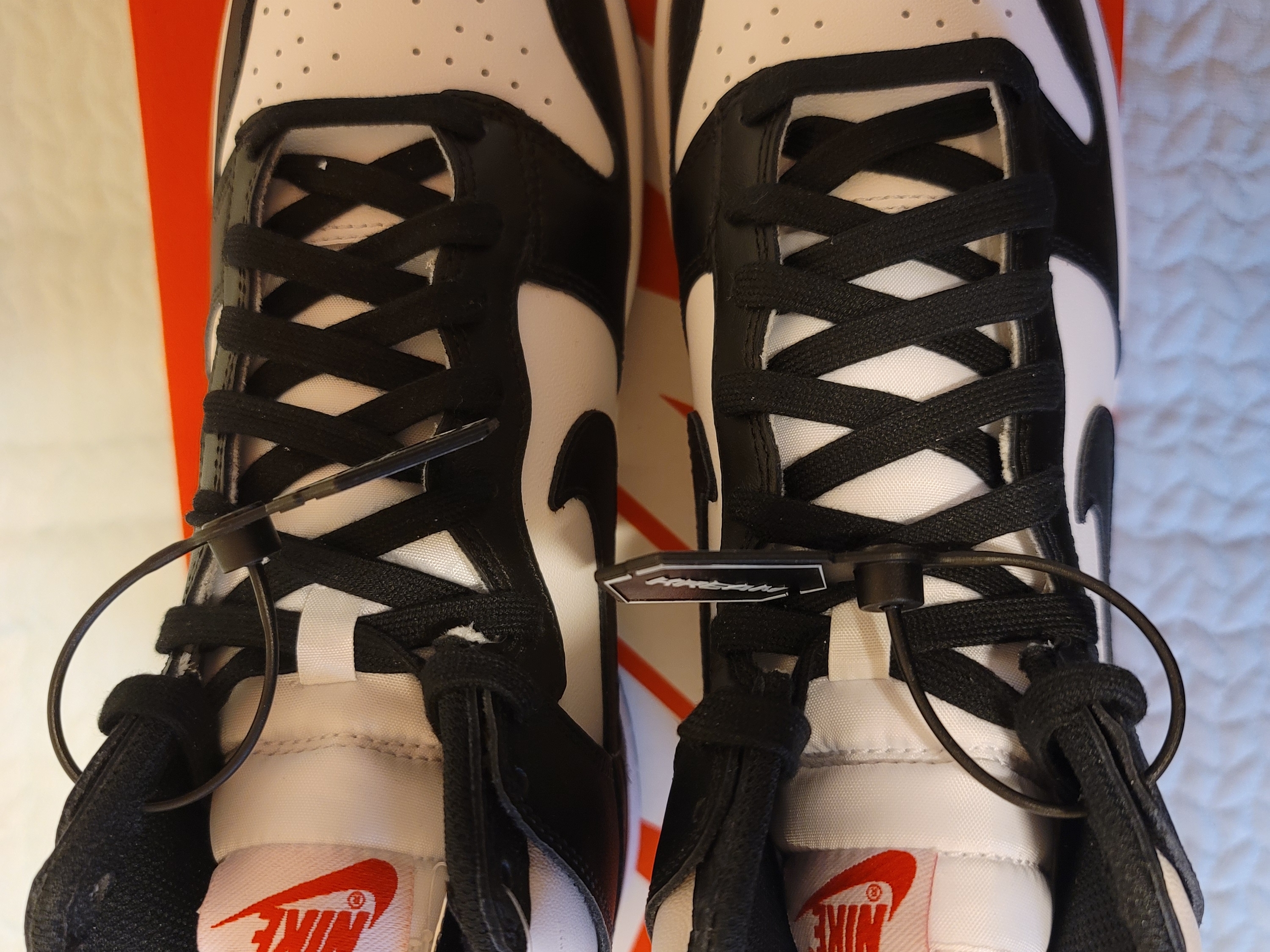 Nike Dunk High Retro Black and White 착용 스타일 - 2