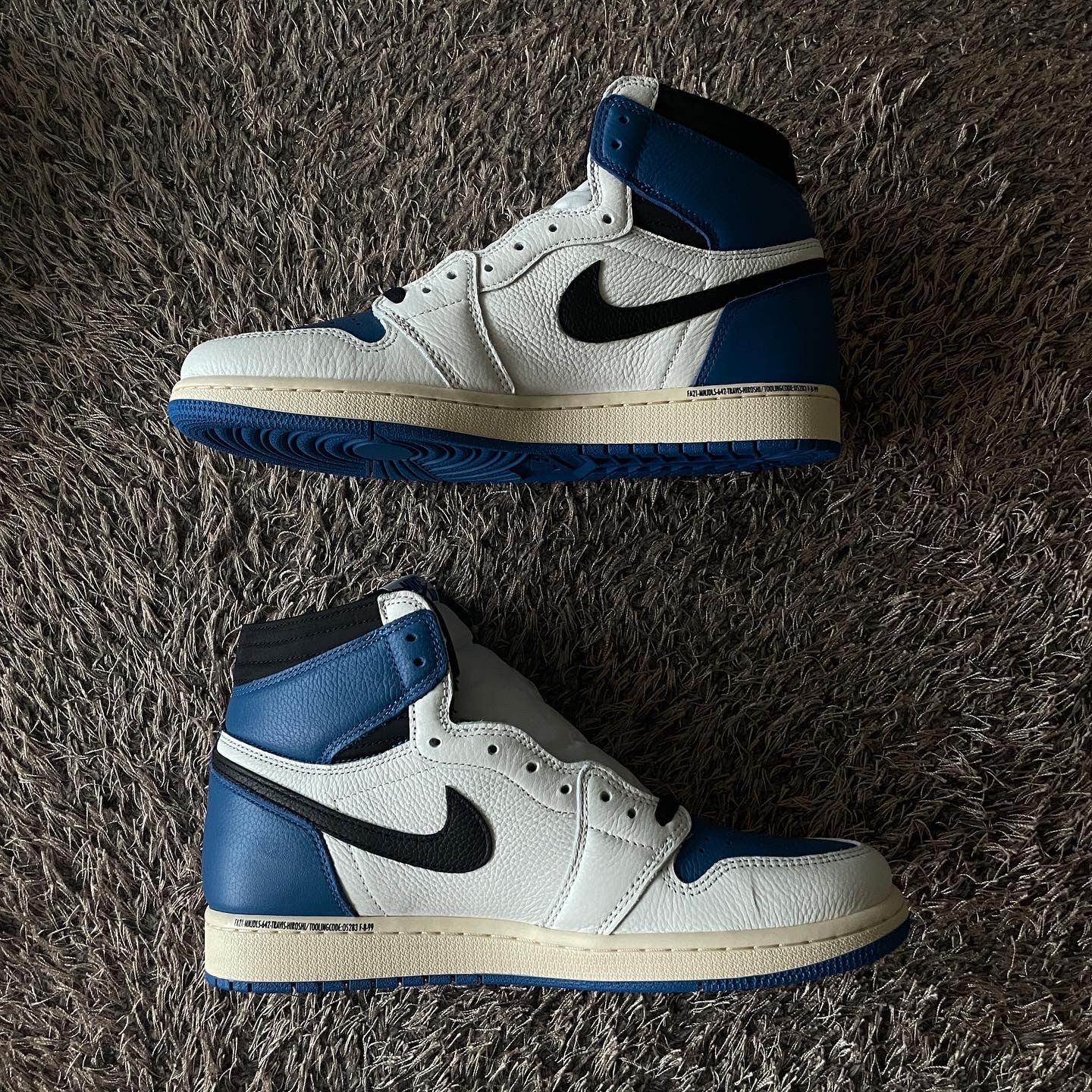 Jordan 1 x Travis Scott x Fragment Retro High OG SP Military Blue 착용 스타일 - 2