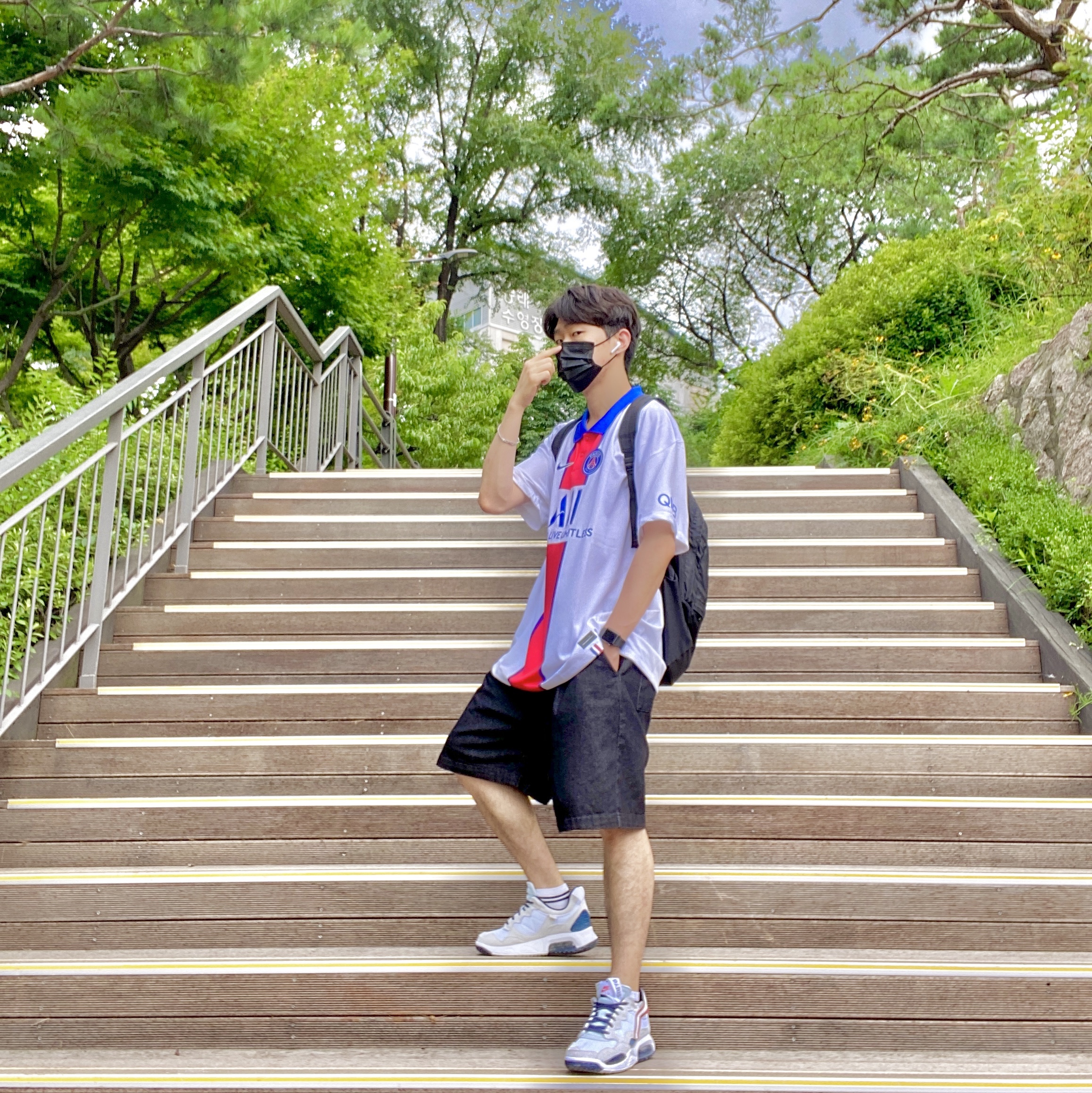 Jordan x Paris Saint-Germain MA2 White 착용 스타일