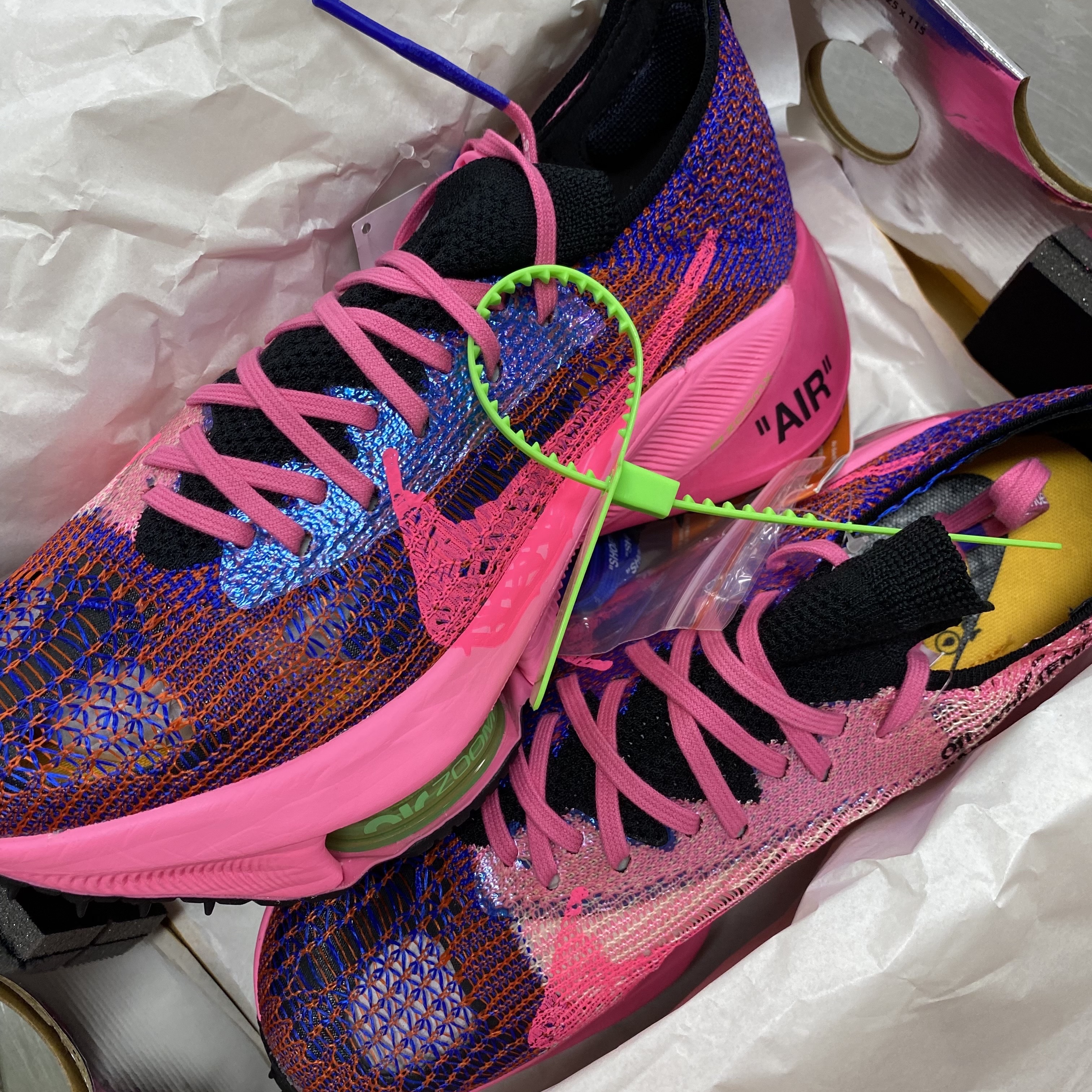 Nike x Off-White Air Zoom Tempo Next% Pink Glow 착용 스타일