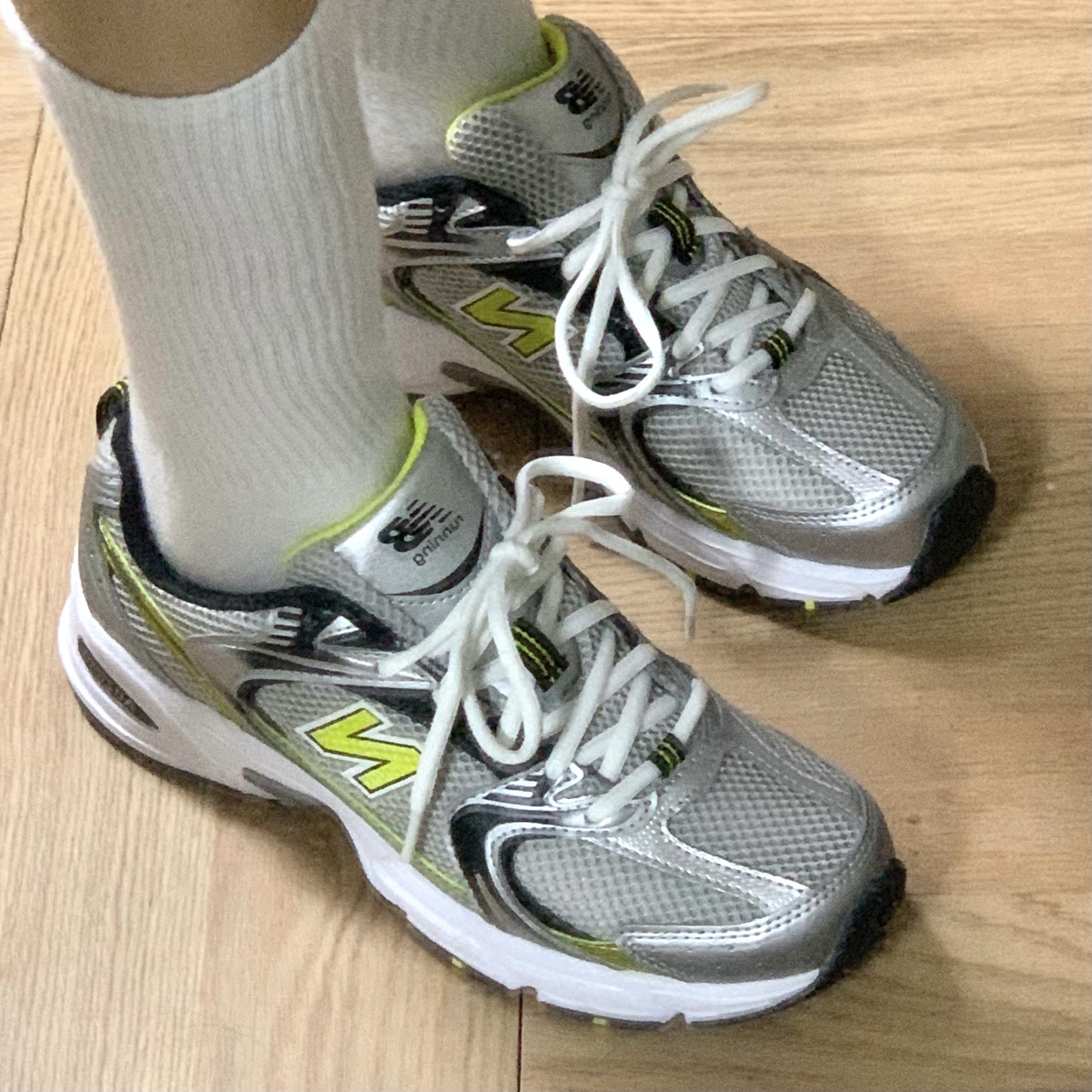 New Balance 530 Silver 착용 스타일 - 2