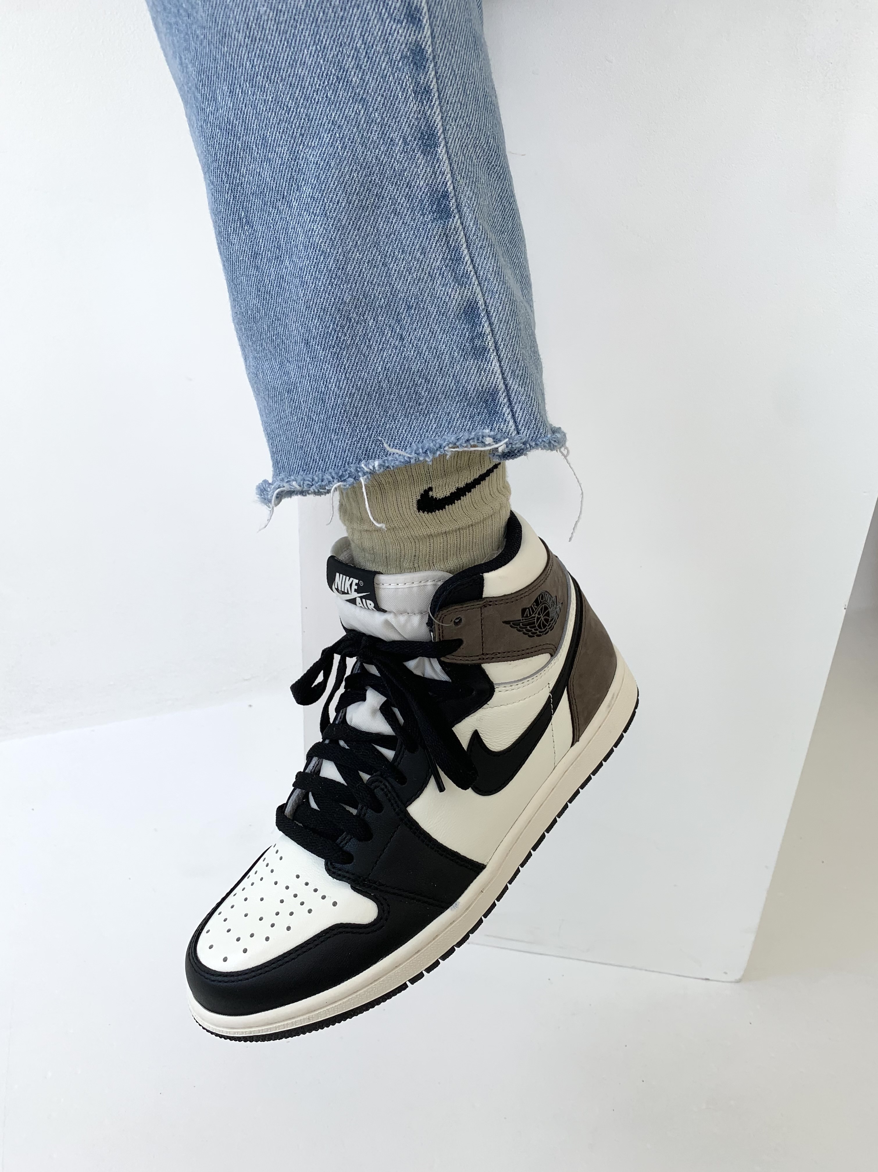 Jordan 1 Retro High OG Black Mocha 착용 스타일