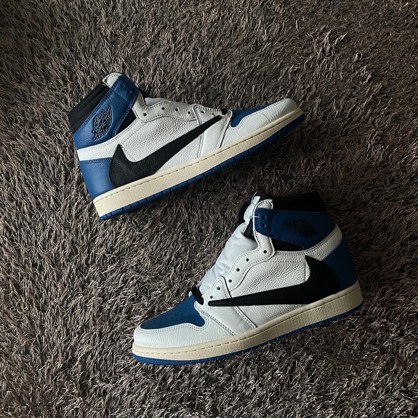 Jordan 1 x Travis Scott x Fragment Retro High OG SP Military Blue 착용 스타일 - 1