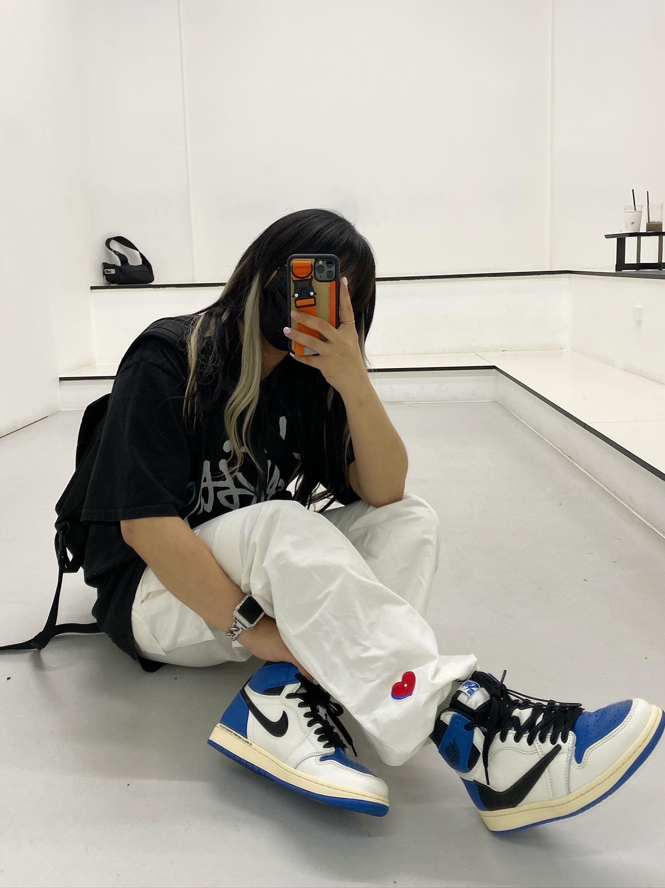 Jordan 1 x Travis Scott x Fragment Retro High OG SP Military Blue 착용 스타일