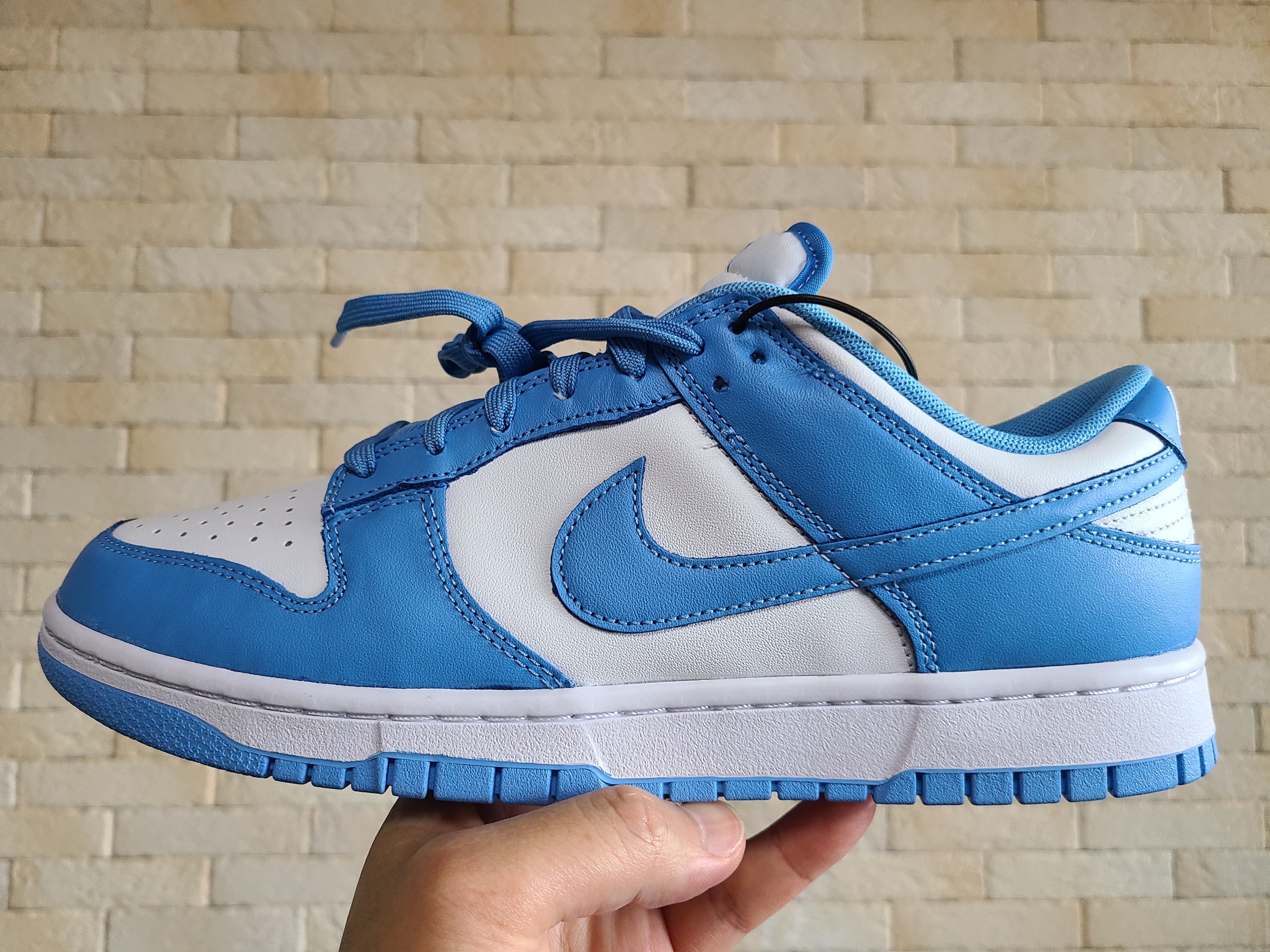 Nike Dunk Low Retro University Blue 착용 스타일 - 3