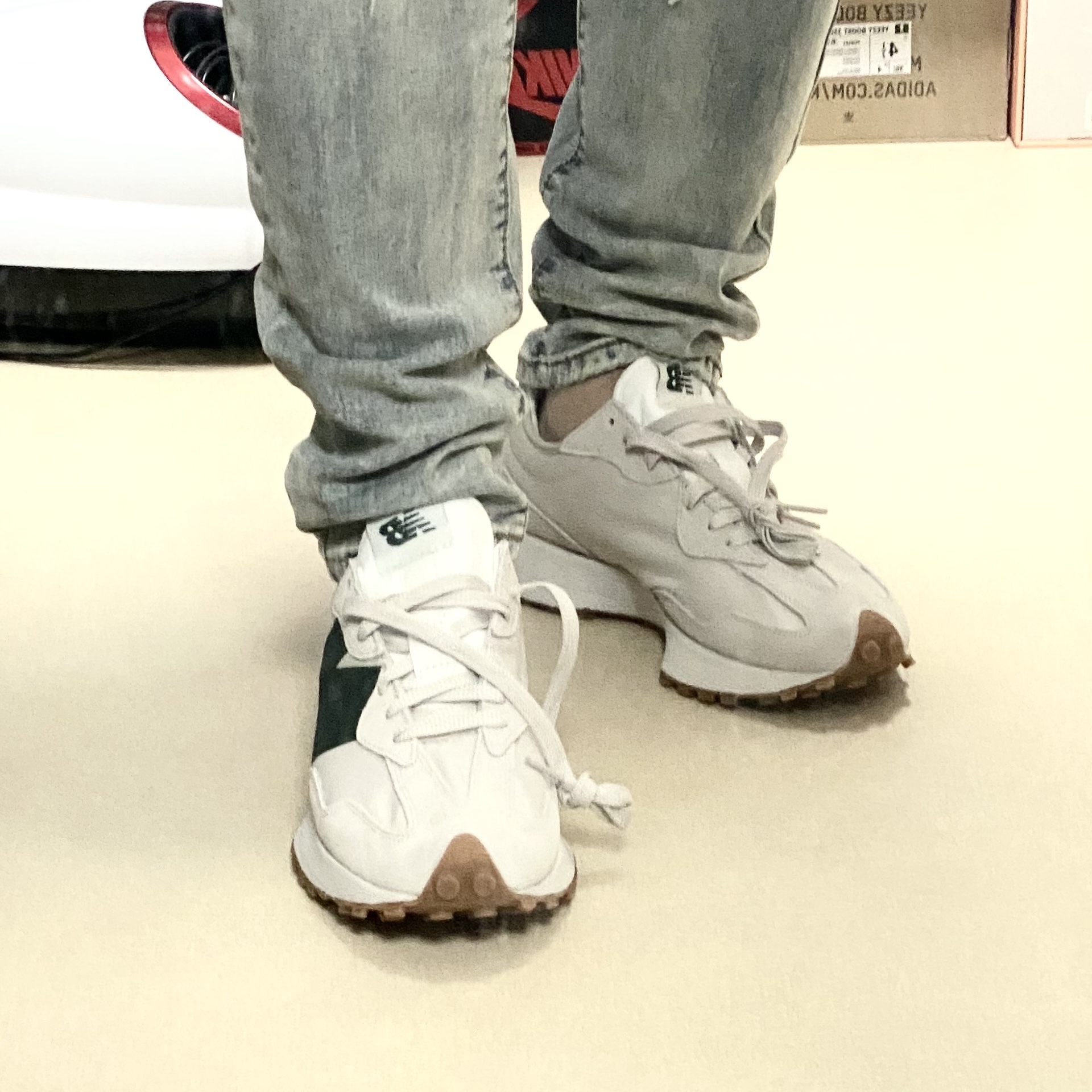 New Balance 327 Timberwolf 착용 스타일 - 3