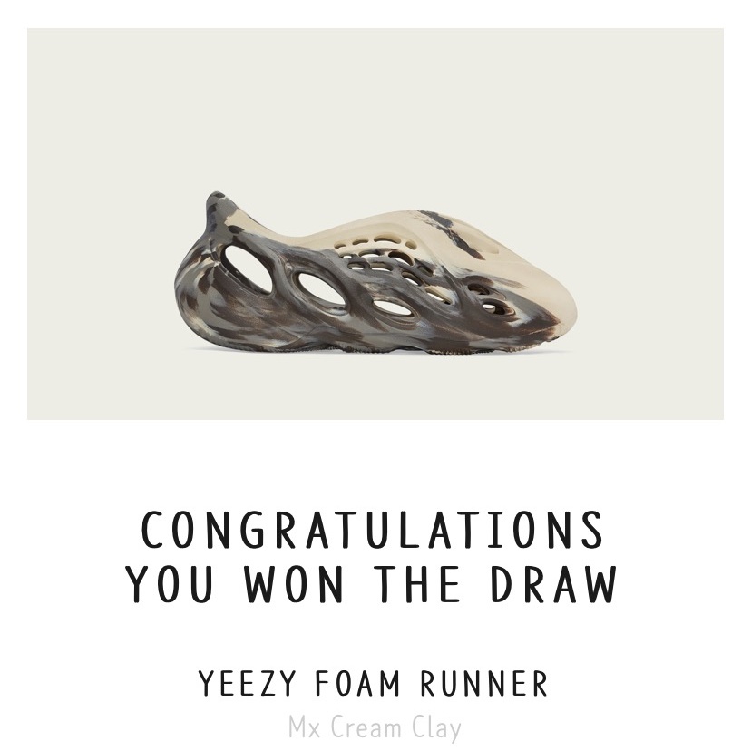 Adidas Yeezy Foam RNNR MX Cream Clay 착용 스타일
