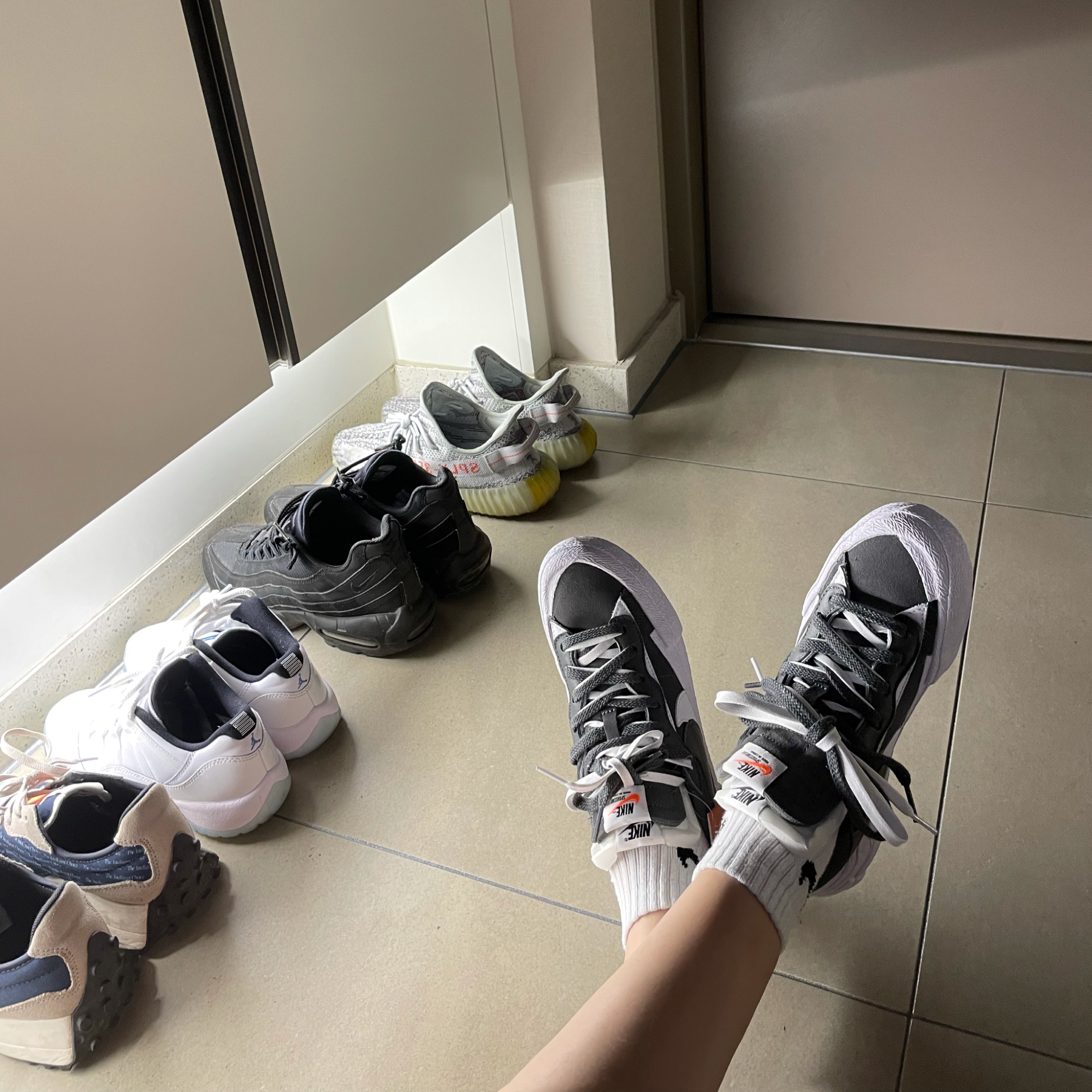Nike x Sacai Blazer Low Iron Grey 착용 스타일