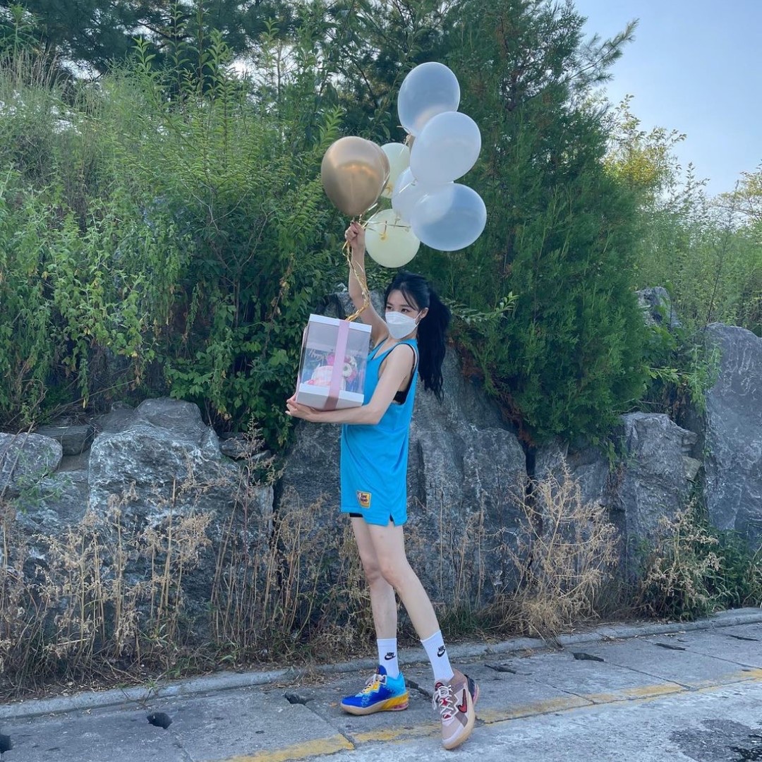 Nike LeBron 18 Low Wile E. vs Roadrunner 착용 스타일 - 3