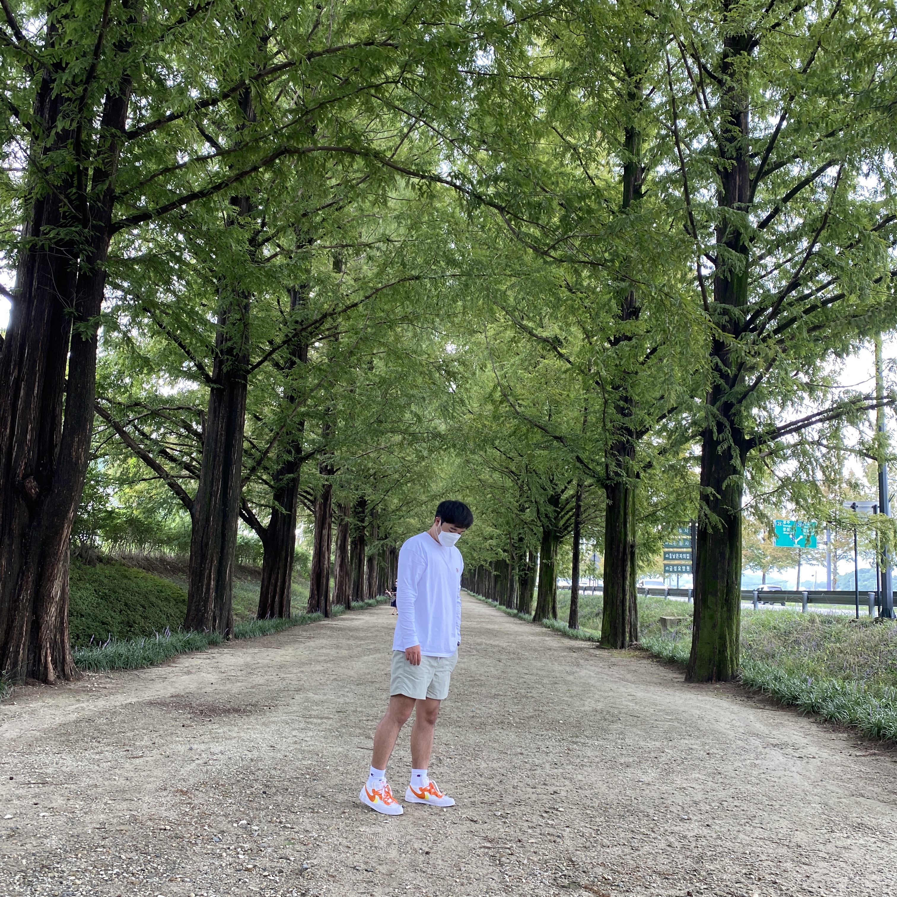 Nike x Sacai Blazer Low Magma Orange, Maison Kitsune Fox Head Patch Regular Long Sleeve T-Shirt White 착용 스타일 - 1